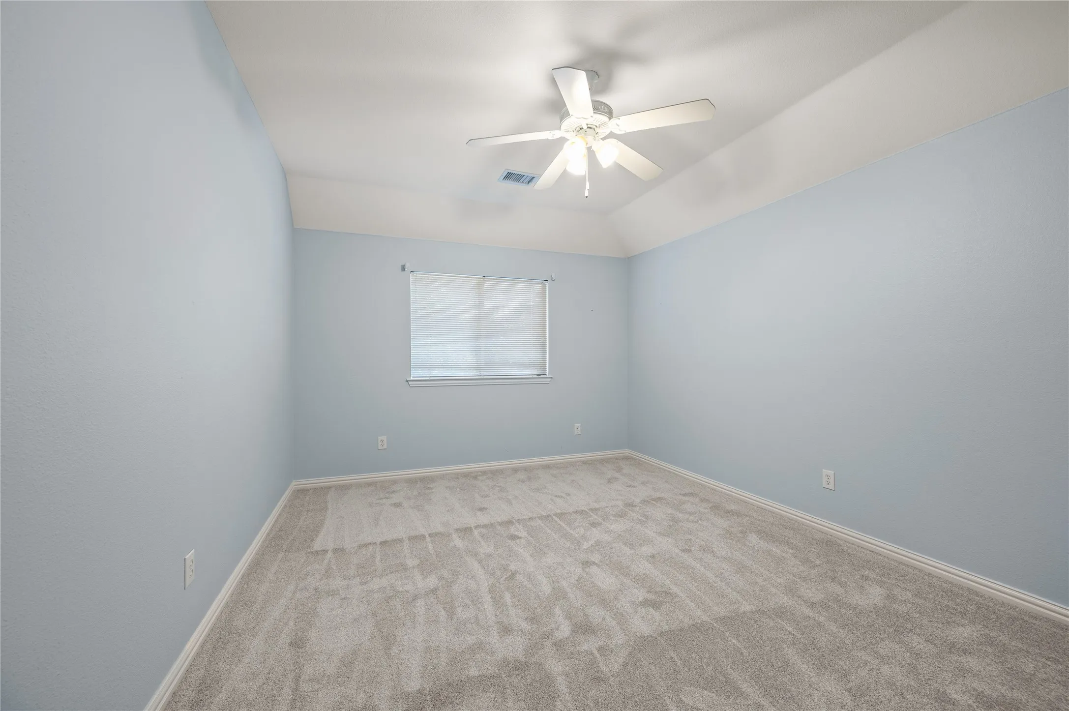 Single Family Residence For Sale in Denton County , 4017 Beacon Street, Flower Mound, Texas 75028, 4 Bedroom, 3 Bathroom, 2 Garage spaces, 3,484 Sqft, built in 2000, mls#21378261, Real Estate Agent in Flower Mound, Homes For Sale in Denton county, Homes For Sale in Flower Mound, Realtor in Flower Mound Texas, Real Estate Brokerage Independent Realty Texas, Luminita Cordes Realtor