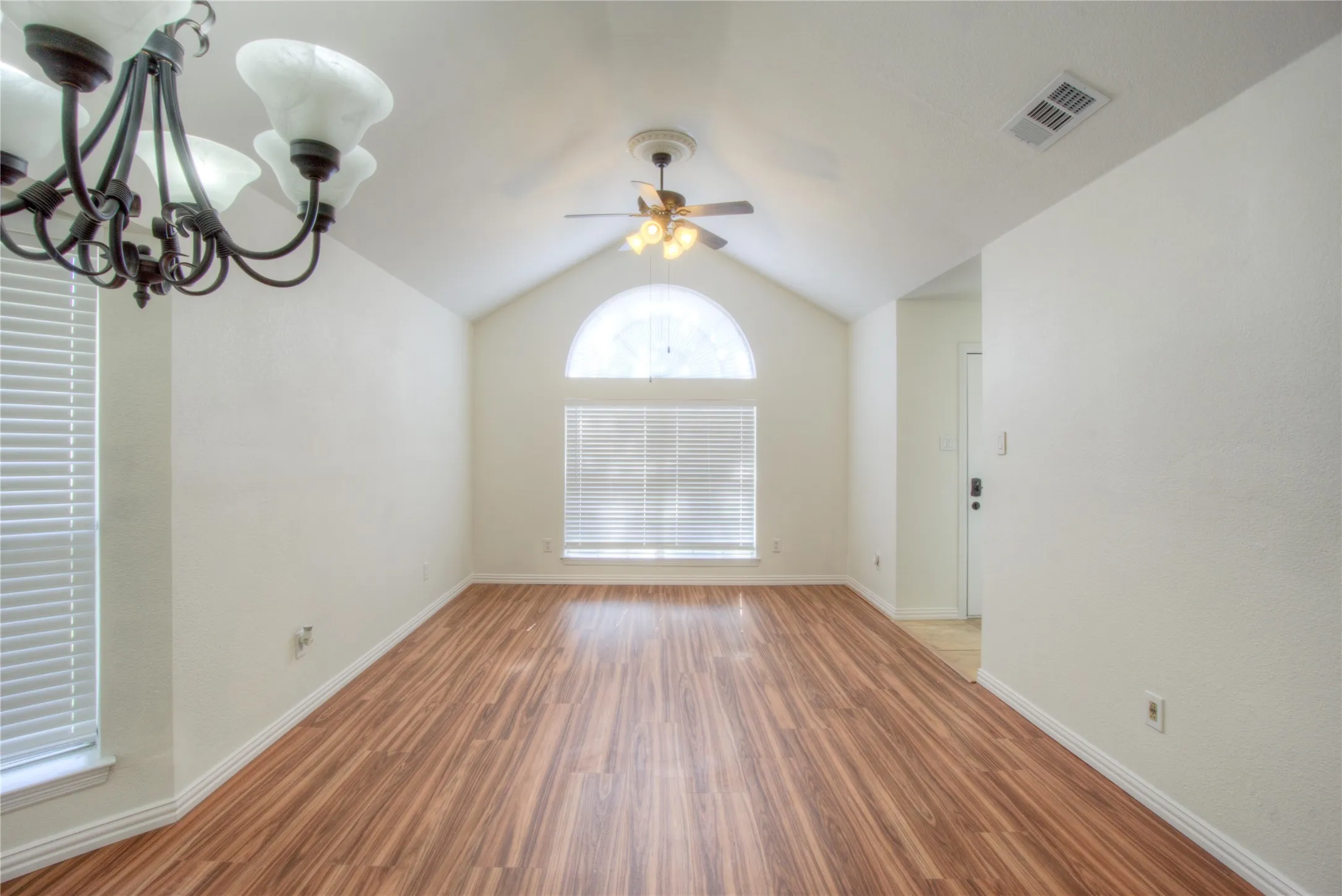 Single Family Residence For Rent in Denton County , 18243 Justice Lane, Dallas, Texas 75287, 4 Bedroom, 2 Bathroom, 2 Garage spaces, 1,866 Sqft, built in 1996, mls#21379010, Real Estate Agent in Dallas, Homes For Rent in Denton county, Homes For Rent in Dallas, Realtor in Dallas Texas, Real Estate Brokerage Independent Realty Texas, Luminita Cordes Realtor