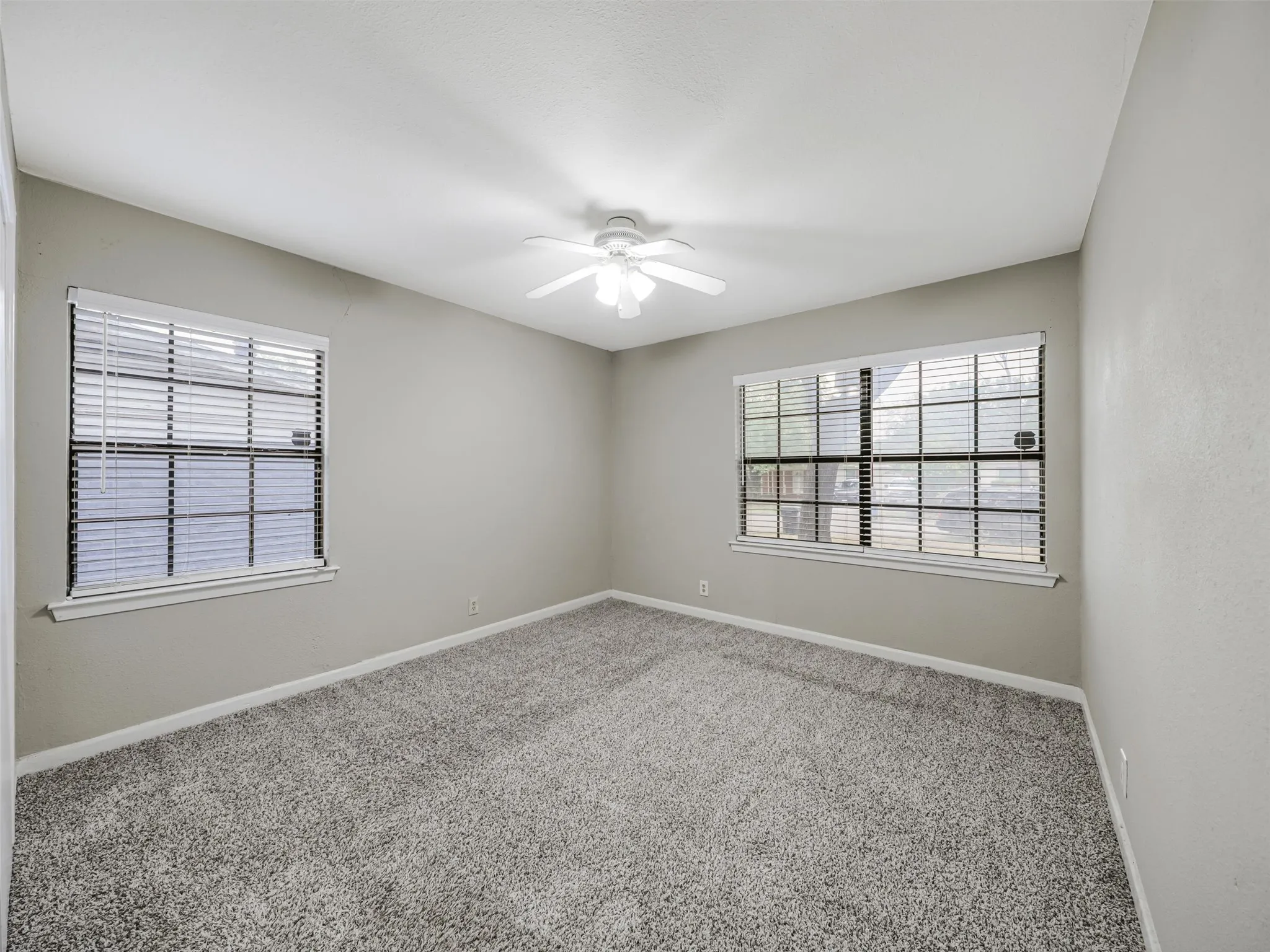 Single Family Residence For Sale in Dallas County , 10747 Sand Alwood Drive, Dallas, Texas 75228, 3 Bedroom, 2 Bathroom, 1 Garage spaces, 1,077 Sqft, built in 1954, mls#21378485, Real Estate Agent in Dallas, Homes For Sale in Dallas county, Homes For Sale in Dallas, Realtor in Dallas Texas, Real Estate Brokerage Independent Realty Texas, Luminita Cordes Realtor