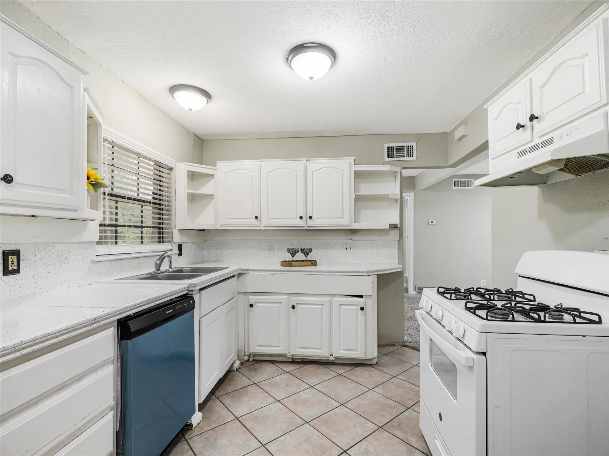 Single Family Residence For Sale in Dallas County , 10747 Sand Alwood Drive, Dallas, Texas 75228, 3 Bedroom, 2 Bathroom, 1 Garage spaces, 1,077 Sqft, built in 1954, mls#21378485, Real Estate Agent in Dallas, Homes For Sale in Dallas county, Homes For Sale in Dallas, Realtor in Dallas Texas, Real Estate Brokerage Independent Realty Texas, Luminita Cordes Realtor
