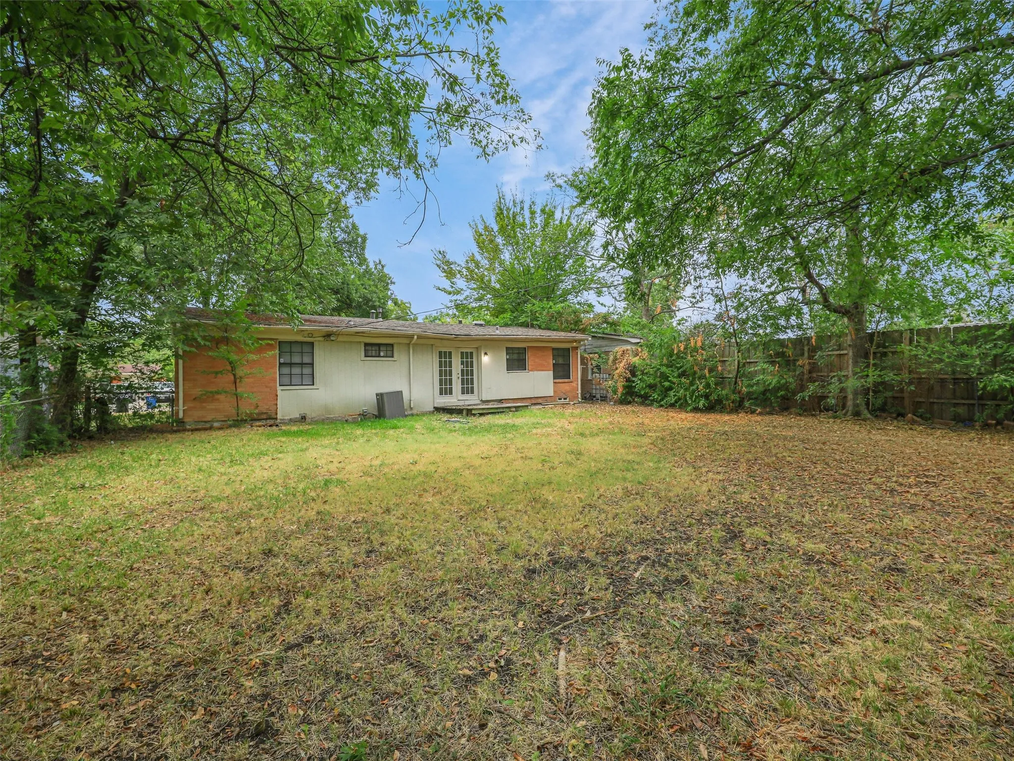 Single Family Residence For Sale in Dallas County , 10747 Sand Alwood Drive, Dallas, Texas 75228, 3 Bedroom, 2 Bathroom, 1 Garage spaces, 1,077 Sqft, built in 1954, mls#21378485, Real Estate Agent in Dallas, Homes For Sale in Dallas county, Homes For Sale in Dallas, Realtor in Dallas Texas, Real Estate Brokerage Independent Realty Texas, Luminita Cordes Realtor
