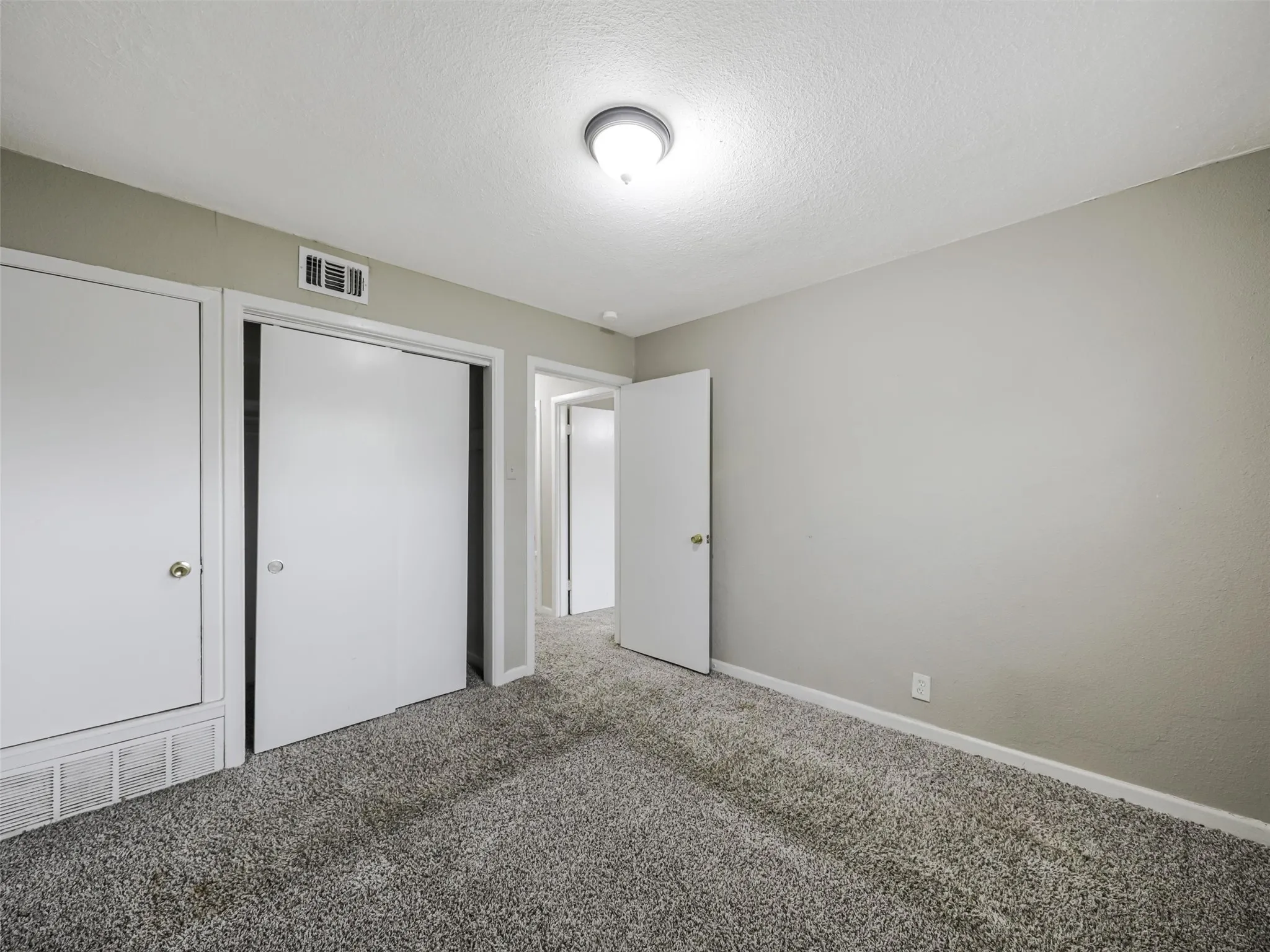 Single Family Residence For Sale in Dallas County , 10747 Sand Alwood Drive, Dallas, Texas 75228, 3 Bedroom, 2 Bathroom, 1 Garage spaces, 1,077 Sqft, built in 1954, mls#21378485, Real Estate Agent in Dallas, Homes For Sale in Dallas county, Homes For Sale in Dallas, Realtor in Dallas Texas, Real Estate Brokerage Independent Realty Texas, Luminita Cordes Realtor