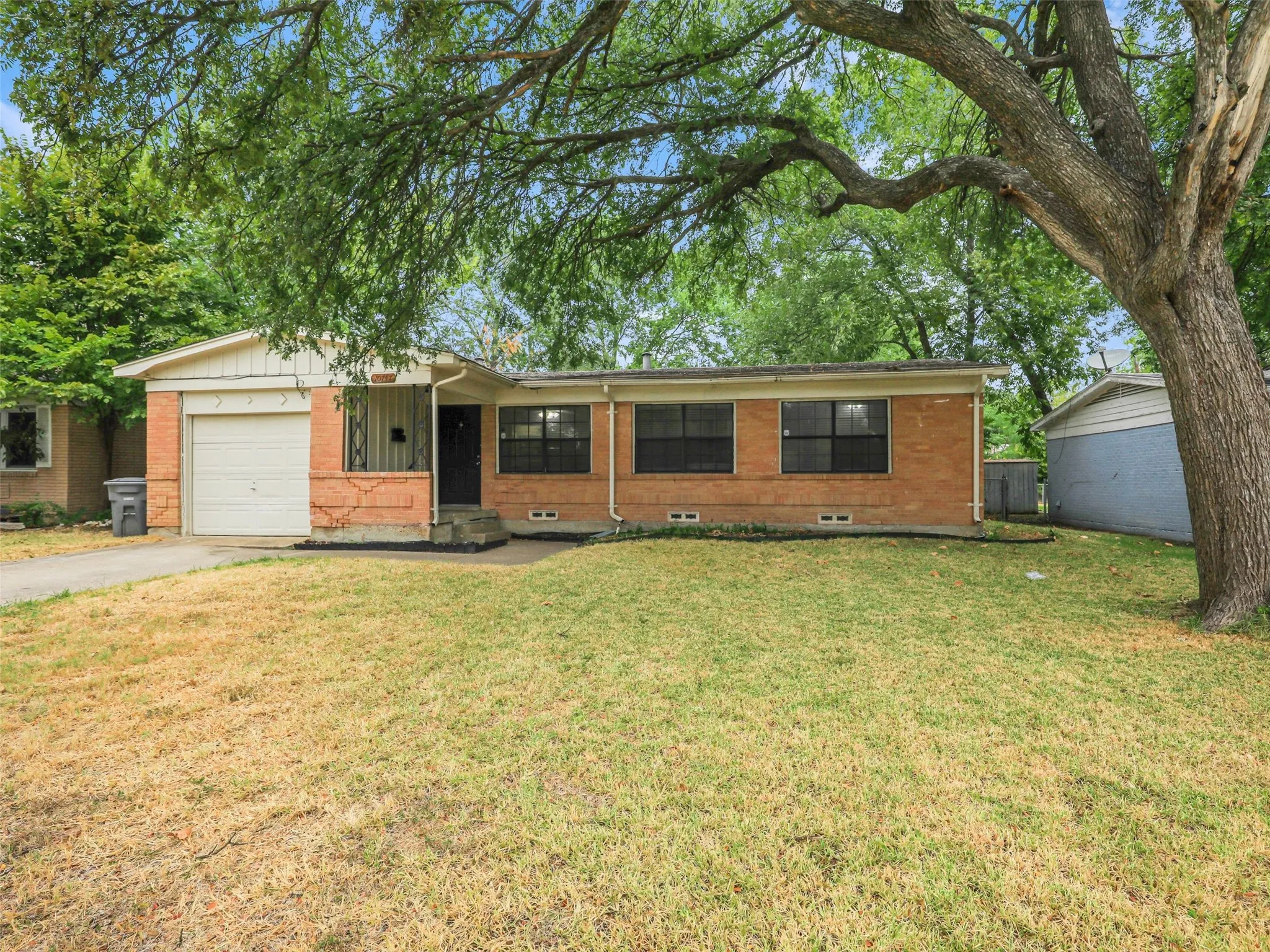 Single Family Residence For Sale in Dallas County , 10747 Sand Alwood Drive, Dallas, Texas 75228, 3 Bedroom, 2 Bathroom, 1 Garage spaces, 1,077 Sqft, built in 1954, mls#21378485, Real Estate Agent in Dallas, Homes For Sale in Dallas county, Homes For Sale in Dallas, Realtor in Dallas Texas, Real Estate Brokerage Independent Realty Texas, Luminita Cordes Realtor