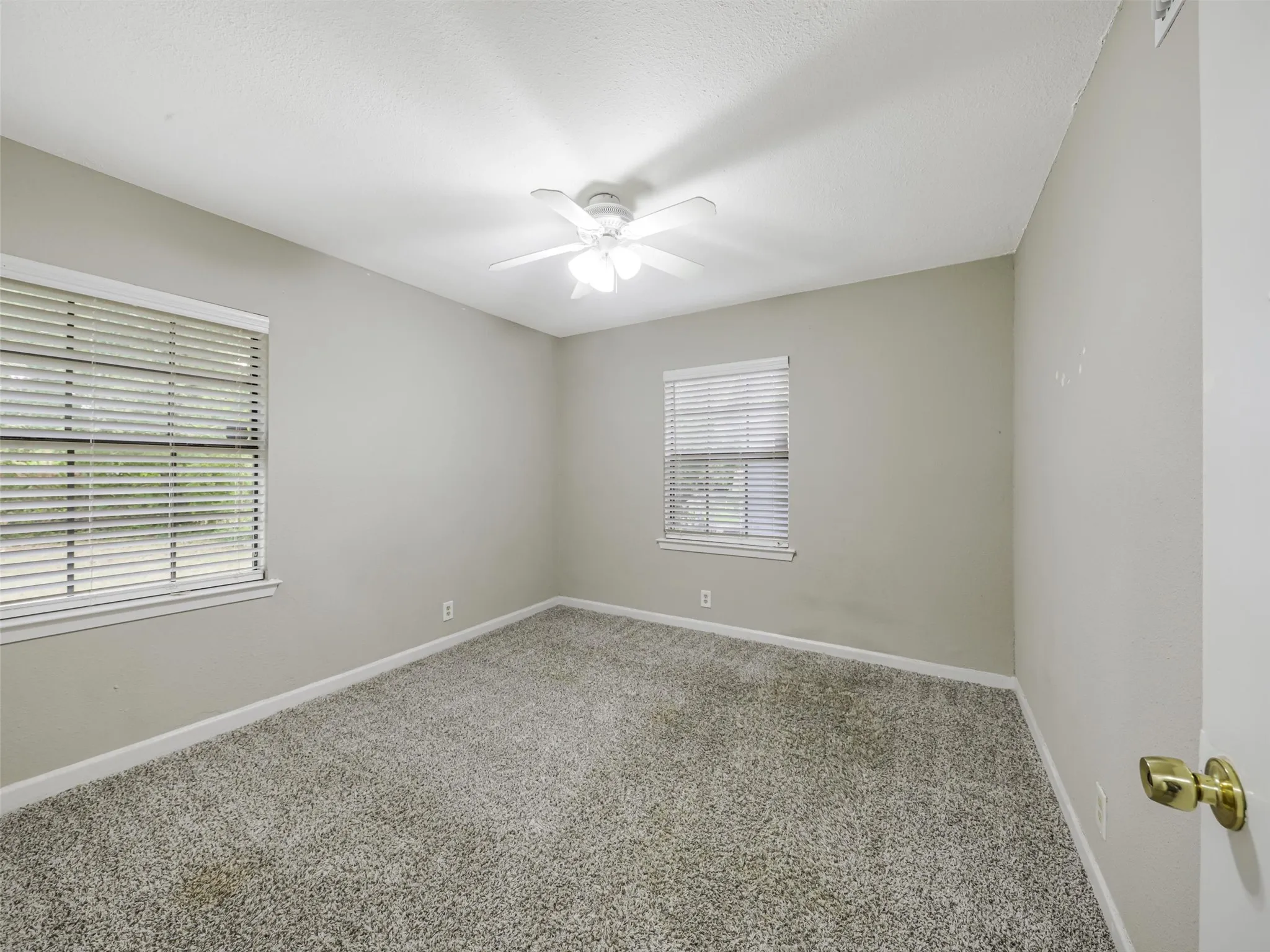 Single Family Residence For Sale in Dallas County , 10747 Sand Alwood Drive, Dallas, Texas 75228, 3 Bedroom, 2 Bathroom, 1 Garage spaces, 1,077 Sqft, built in 1954, mls#21378485, Real Estate Agent in Dallas, Homes For Sale in Dallas county, Homes For Sale in Dallas, Realtor in Dallas Texas, Real Estate Brokerage Independent Realty Texas, Luminita Cordes Realtor