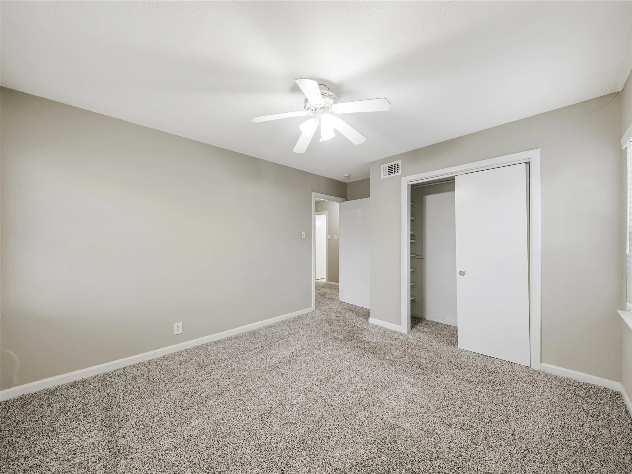 Single Family Residence For Sale in Dallas County , 10747 Sand Alwood Drive, Dallas, Texas 75228, 3 Bedroom, 2 Bathroom, 1 Garage spaces, 1,077 Sqft, built in 1954, mls#21378485, Real Estate Agent in Dallas, Homes For Sale in Dallas county, Homes For Sale in Dallas, Realtor in Dallas Texas, Real Estate Brokerage Independent Realty Texas, Luminita Cordes Realtor