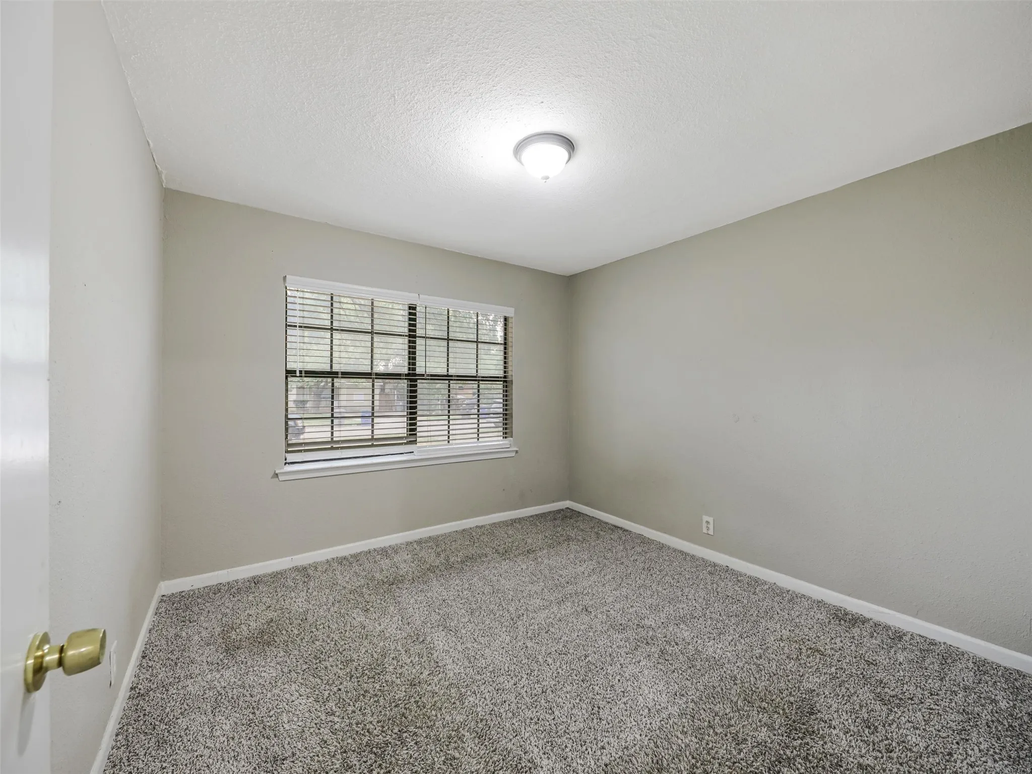 Single Family Residence For Sale in Dallas County , 10747 Sand Alwood Drive, Dallas, Texas 75228, 3 Bedroom, 2 Bathroom, 1 Garage spaces, 1,077 Sqft, built in 1954, mls#21378485, Real Estate Agent in Dallas, Homes For Sale in Dallas county, Homes For Sale in Dallas, Realtor in Dallas Texas, Real Estate Brokerage Independent Realty Texas, Luminita Cordes Realtor