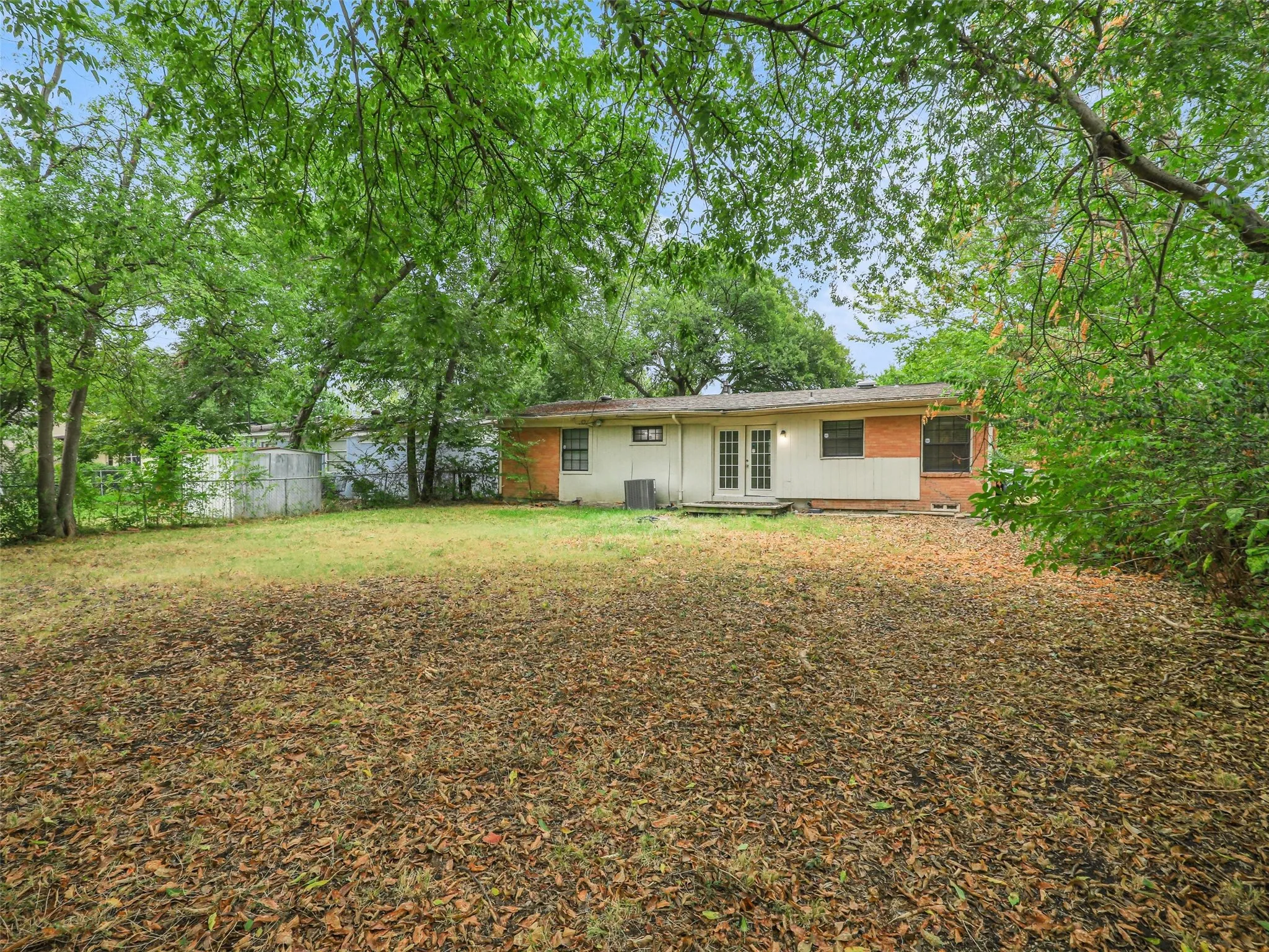 Single Family Residence For Sale in Dallas County , 10747 Sand Alwood Drive, Dallas, Texas 75228, 3 Bedroom, 2 Bathroom, 1 Garage spaces, 1,077 Sqft, built in 1954, mls#21378485, Real Estate Agent in Dallas, Homes For Sale in Dallas county, Homes For Sale in Dallas, Realtor in Dallas Texas, Real Estate Brokerage Independent Realty Texas, Luminita Cordes Realtor