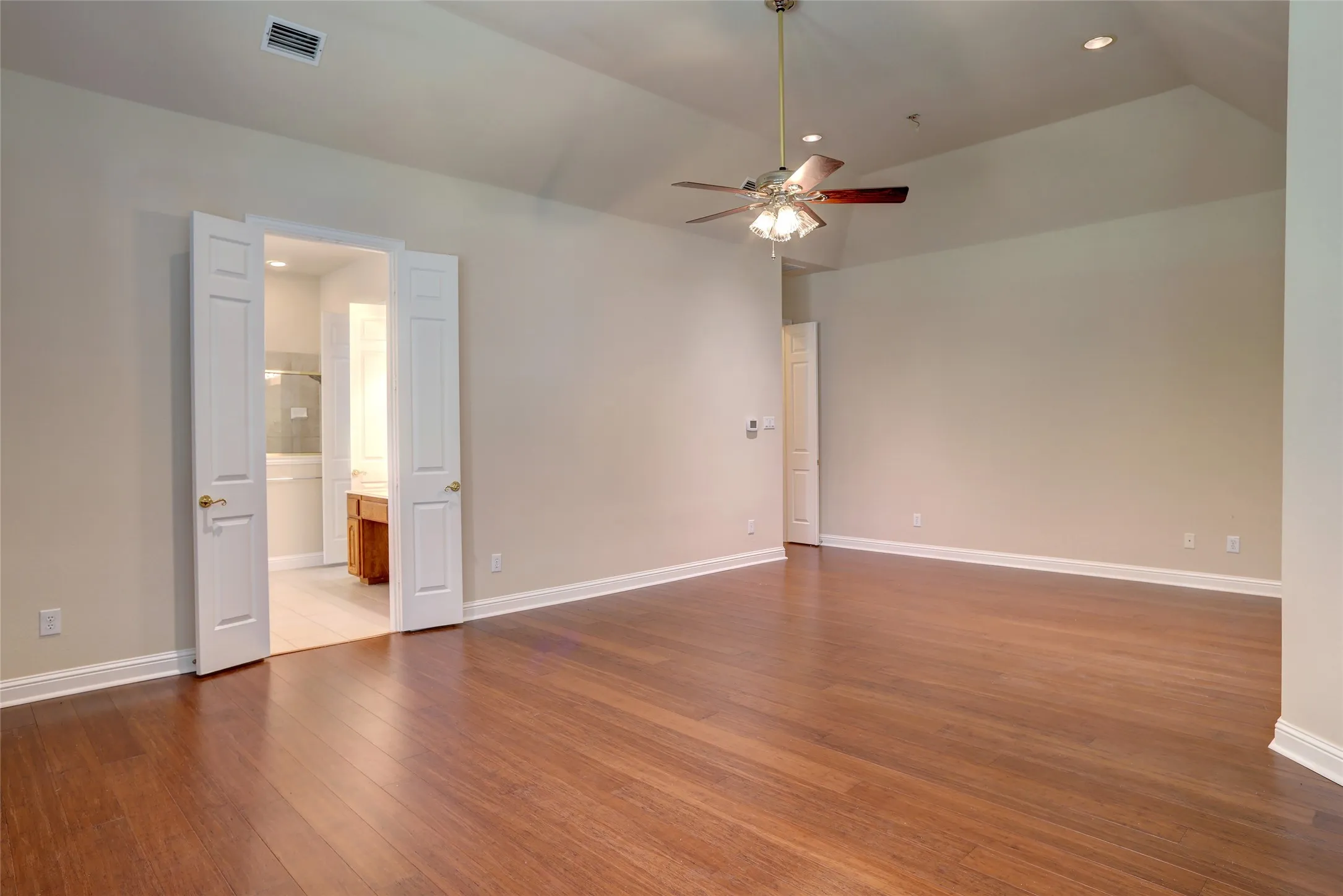 Single Family Residence For Sale in Collin County , 3605 Smoothstone Drive, Plano, Texas 75074, 4 Bedroom, 3 Bathroom, 3 Garage spaces, 3,513 Sqft, built in 2000, mls#21376060, Real Estate Agent in Plano, Homes For Sale in Collin county, Homes For Sale in Plano, Realtor in Plano Texas, Real Estate Brokerage Independent Realty Texas, Luminita Cordes Realtor