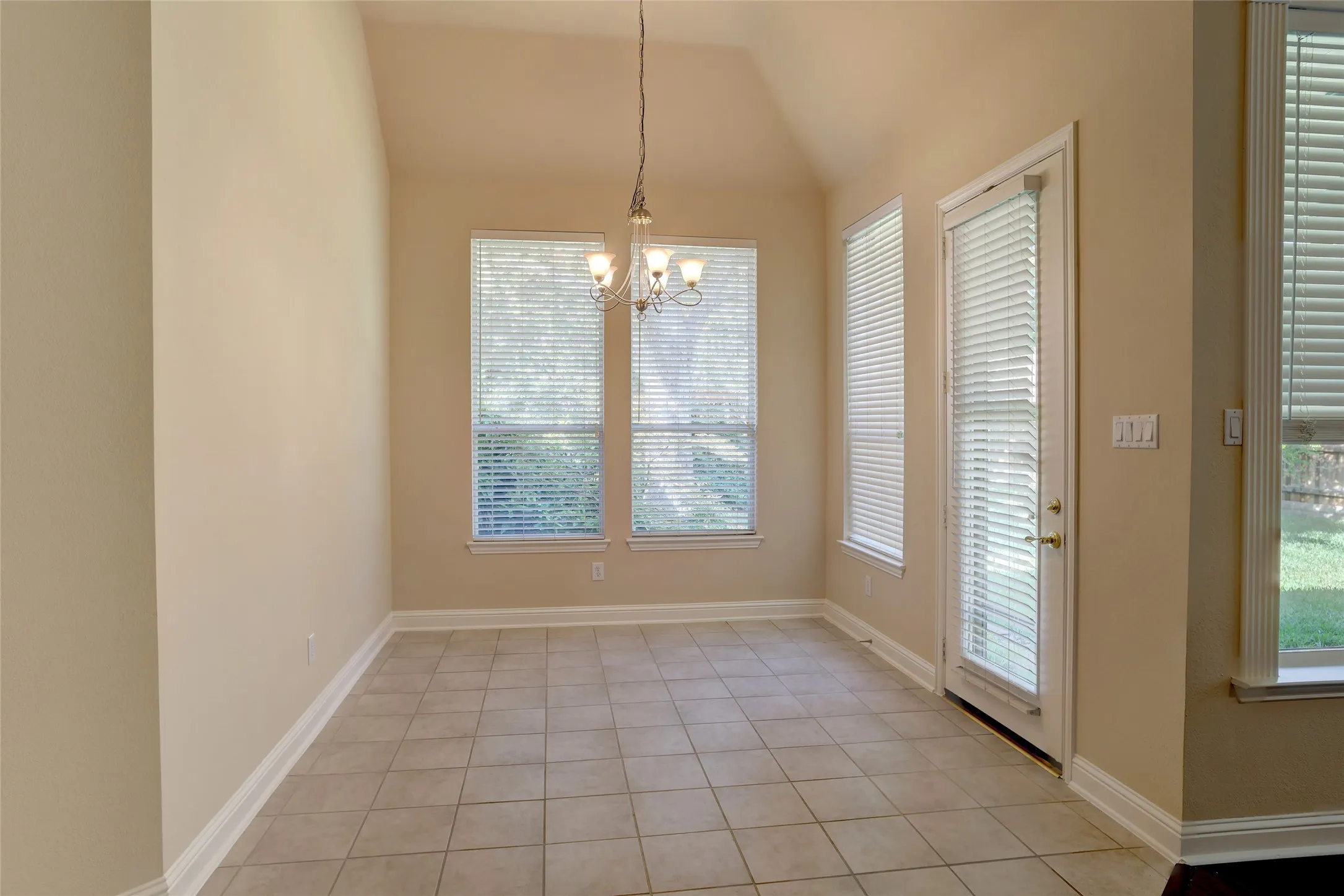 Single Family Residence For Sale in Collin County , 3605 Smoothstone Drive, Plano, Texas 75074, 4 Bedroom, 3 Bathroom, 3 Garage spaces, 3,513 Sqft, built in 2000, mls#21376060, Real Estate Agent in Plano, Homes For Sale in Collin county, Homes For Sale in Plano, Realtor in Plano Texas, Real Estate Brokerage Independent Realty Texas, Luminita Cordes Realtor