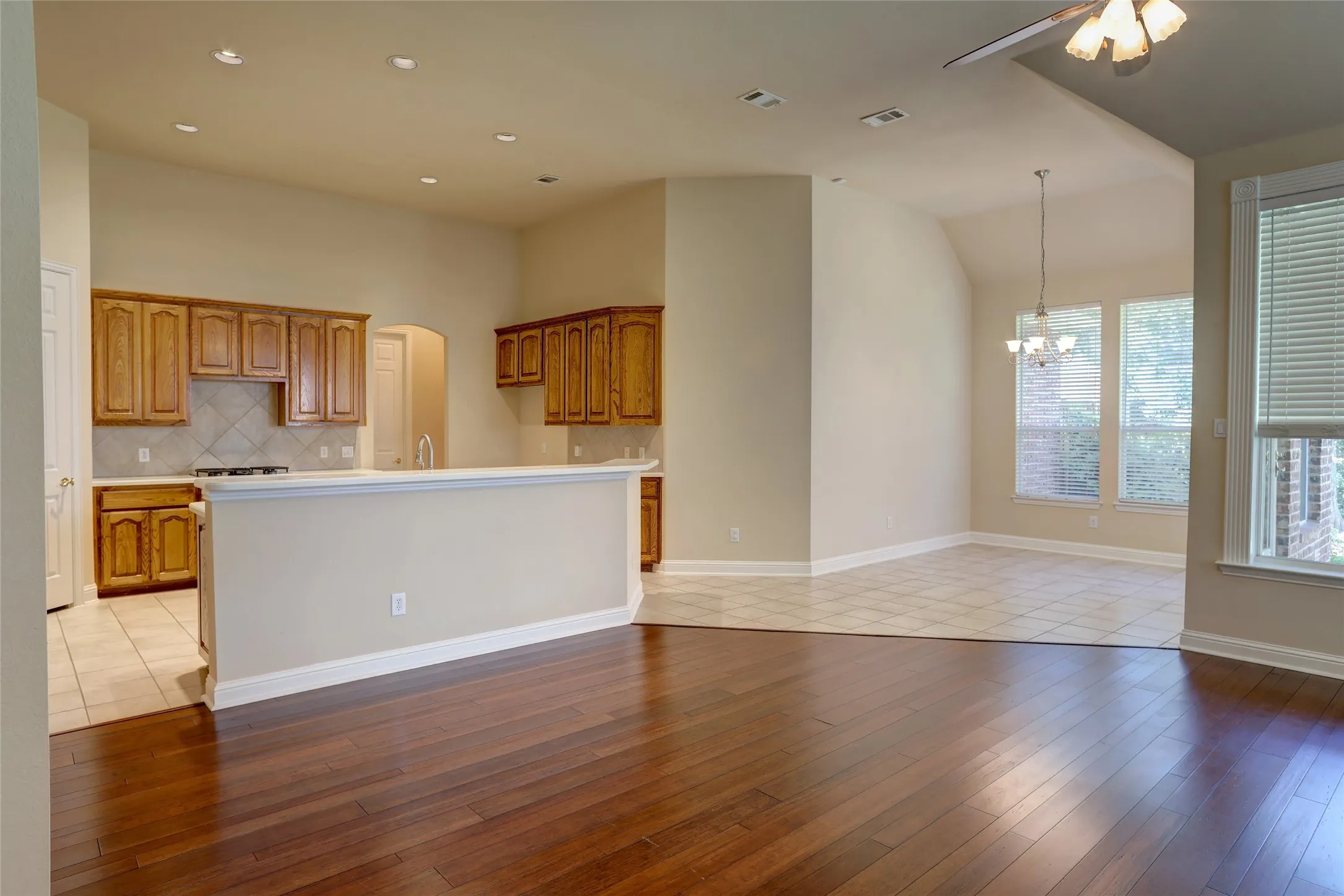 Single Family Residence For Sale in Collin County , 3605 Smoothstone Drive, Plano, Texas 75074, 4 Bedroom, 3 Bathroom, 3 Garage spaces, 3,513 Sqft, built in 2000, mls#21376060, Real Estate Agent in Plano, Homes For Sale in Collin county, Homes For Sale in Plano, Realtor in Plano Texas, Real Estate Brokerage Independent Realty Texas, Luminita Cordes Realtor