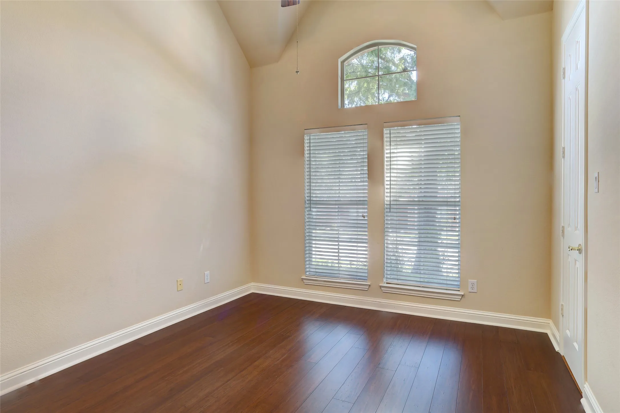 Single Family Residence For Sale in Collin County , 3605 Smoothstone Drive, Plano, Texas 75074, 4 Bedroom, 3 Bathroom, 3 Garage spaces, 3,513 Sqft, built in 2000, mls#21376060, Real Estate Agent in Plano, Homes For Sale in Collin county, Homes For Sale in Plano, Realtor in Plano Texas, Real Estate Brokerage Independent Realty Texas, Luminita Cordes Realtor