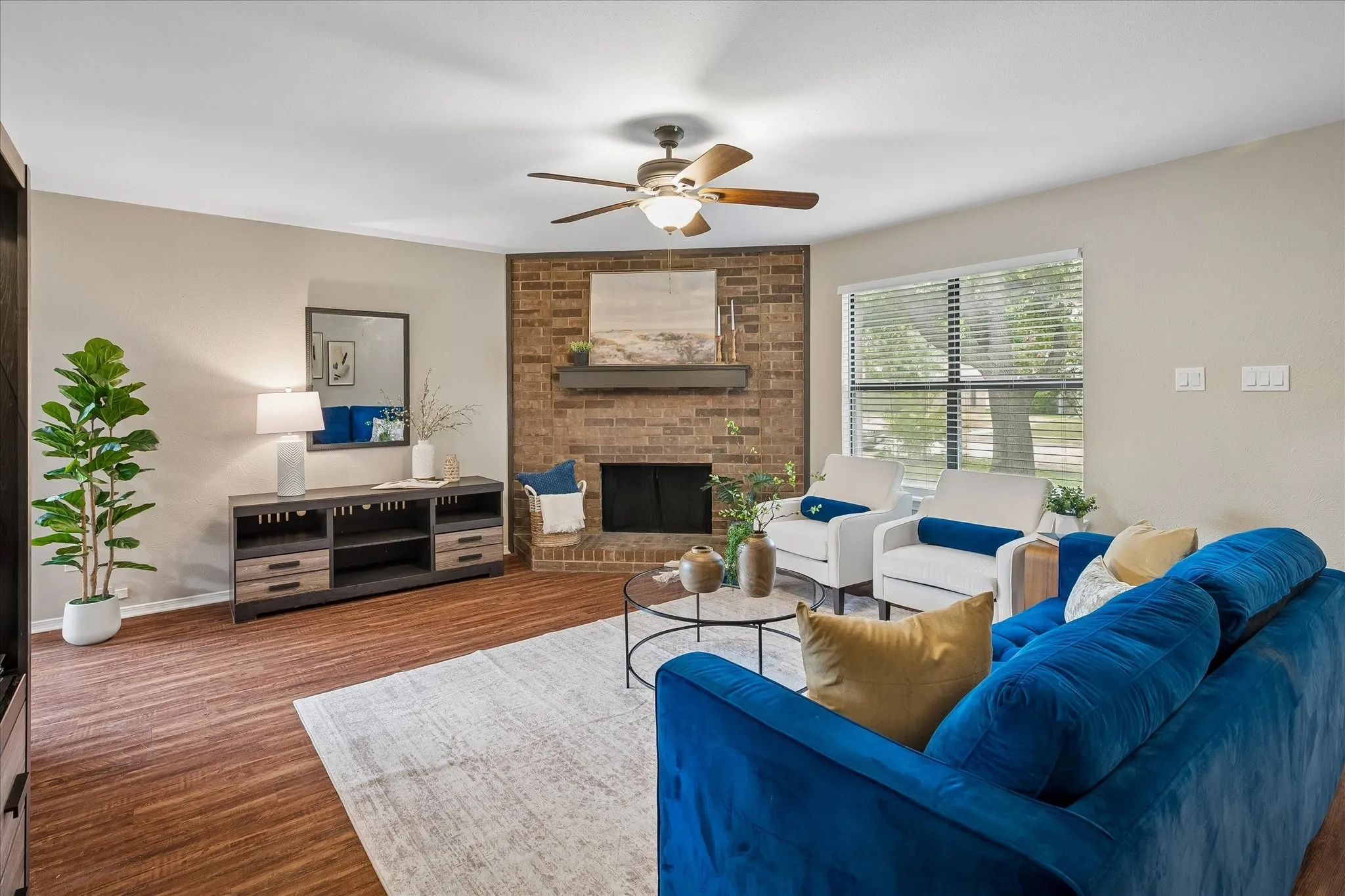 Single Family Residence For Sale in Dallas County , 1213 Frio Lane, Garland, Texas 75040, 3 Bedroom, 2 Bathroom, Garage spaces, 1,676 Sqft, built in 1983, mls#21374344, Real Estate Agent in Garland, Homes For Sale in Dallas county, Homes For Sale in Garland, Realtor in Garland Texas, Real Estate Brokerage Independent Realty Texas, Luminita Cordes Realtor