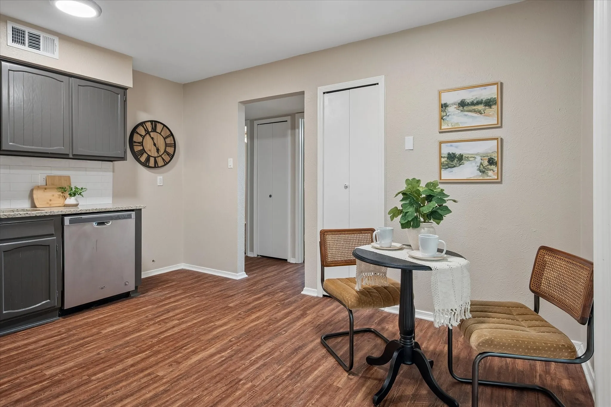 Single Family Residence For Sale in Dallas County , 1213 Frio Lane, Garland, Texas 75040, 3 Bedroom, 2 Bathroom, Garage spaces, 1,676 Sqft, built in 1983, mls#21374344, Real Estate Agent in Garland, Homes For Sale in Dallas county, Homes For Sale in Garland, Realtor in Garland Texas, Real Estate Brokerage Independent Realty Texas, Luminita Cordes Realtor