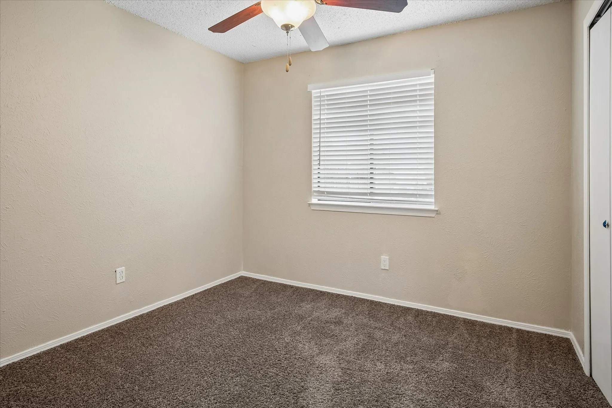 Single Family Residence For Sale in Dallas County , 1213 Frio Lane, Garland, Texas 75040, 3 Bedroom, 2 Bathroom, Garage spaces, 1,676 Sqft, built in 1983, mls#21374344, Real Estate Agent in Garland, Homes For Sale in Dallas county, Homes For Sale in Garland, Realtor in Garland Texas, Real Estate Brokerage Independent Realty Texas, Luminita Cordes Realtor