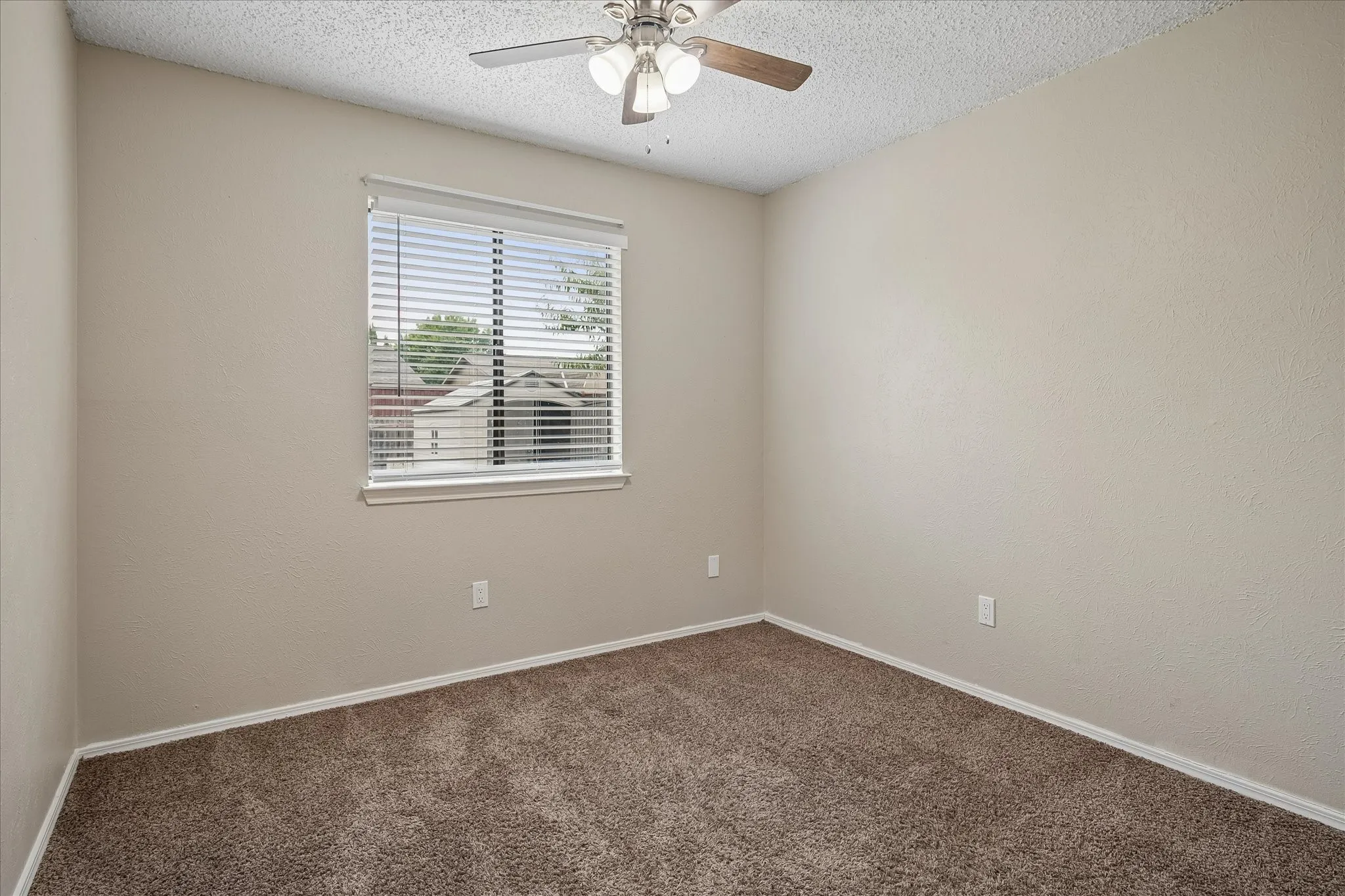 Single Family Residence For Sale in Dallas County , 1213 Frio Lane, Garland, Texas 75040, 3 Bedroom, 2 Bathroom, Garage spaces, 1,676 Sqft, built in 1983, mls#21374344, Real Estate Agent in Garland, Homes For Sale in Dallas county, Homes For Sale in Garland, Realtor in Garland Texas, Real Estate Brokerage Independent Realty Texas, Luminita Cordes Realtor