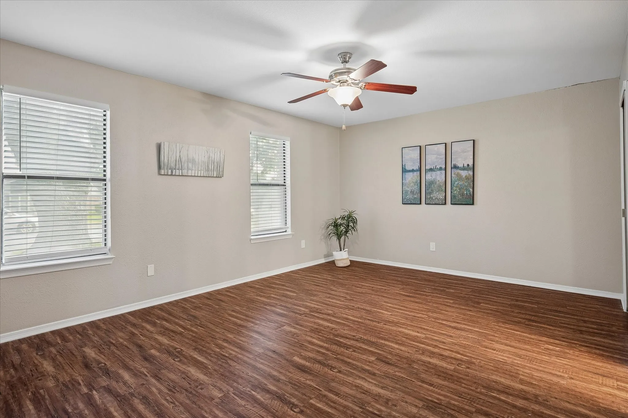 Single Family Residence For Sale in Dallas County , 1213 Frio Lane, Garland, Texas 75040, 3 Bedroom, 2 Bathroom, Garage spaces, 1,676 Sqft, built in 1983, mls#21374344, Real Estate Agent in Garland, Homes For Sale in Dallas county, Homes For Sale in Garland, Realtor in Garland Texas, Real Estate Brokerage Independent Realty Texas, Luminita Cordes Realtor