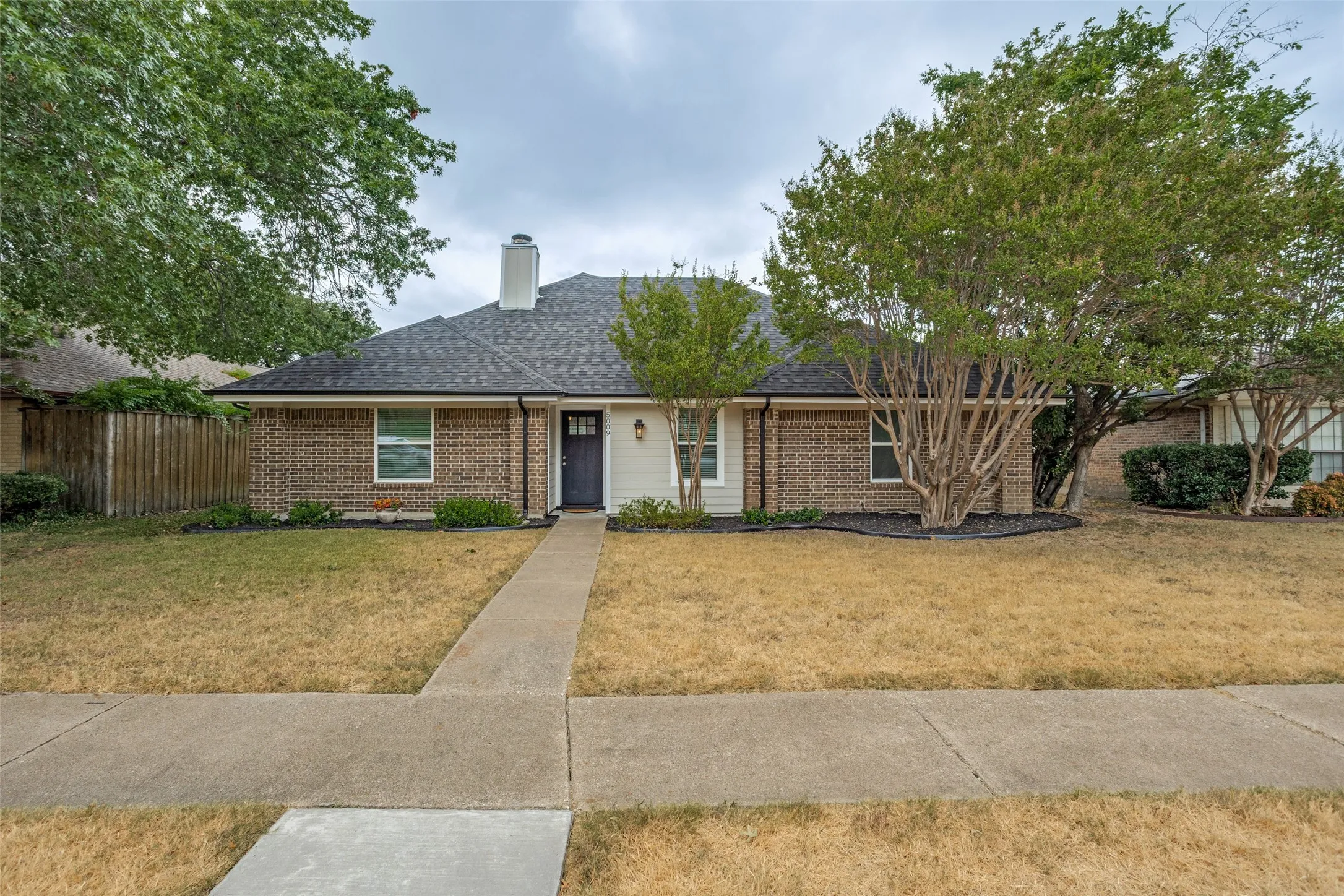 Single Family Residence For Sale in Collin County , 5009 Eagle Pass, Plano, Texas 75023, 3 Bedroom, 2 Bathroom, 2 Garage spaces, 1,794 Sqft, built in 1983, mls#21376522, Real Estate Agent in Plano, Homes For Sale in Collin county, Homes For Sale in Plano, Realtor in Plano Texas, Real Estate Brokerage Independent Realty Texas, Luminita Cordes Realtor