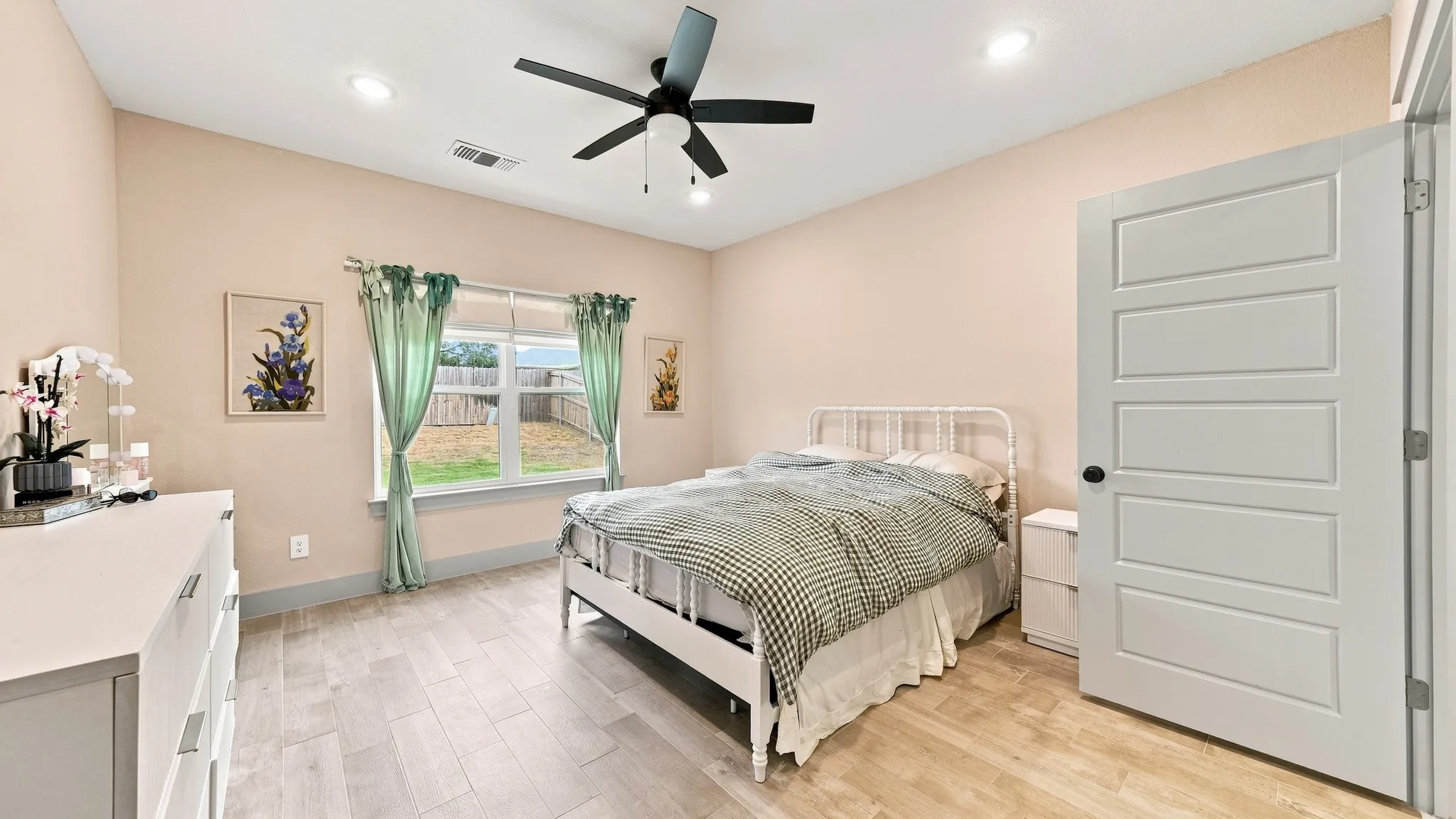 Single Family Residence For Sale in Hood County , 2306 Pedernales Court, Granbury, Texas 76048, 3 Bedroom, 2 Bathroom, 2 Garage spaces, 1,603 Sqft, built in 2024, mls#21378368, Real Estate Agent in Granbury, Homes For Sale in Hood county, Homes For Sale in Granbury, Realtor in Granbury Texas, Real Estate Brokerage Independent Realty Texas, Luminita Cordes Realtor