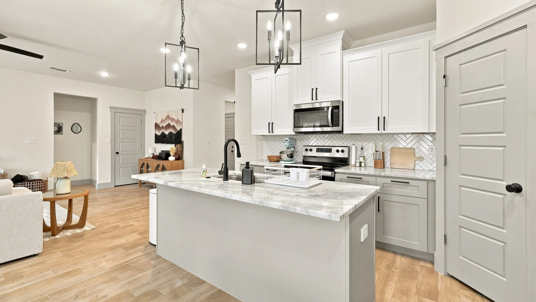 Single Family Residence For Sale in Hood County , 2306 Pedernales Court, Granbury, Texas 76048, 3 Bedroom, 2 Bathroom, 2 Garage spaces, 1,603 Sqft, built in 2024, mls#21378368, Real Estate Agent in Granbury, Homes For Sale in Hood county, Homes For Sale in Granbury, Realtor in Granbury Texas, Real Estate Brokerage Independent Realty Texas, Luminita Cordes Realtor