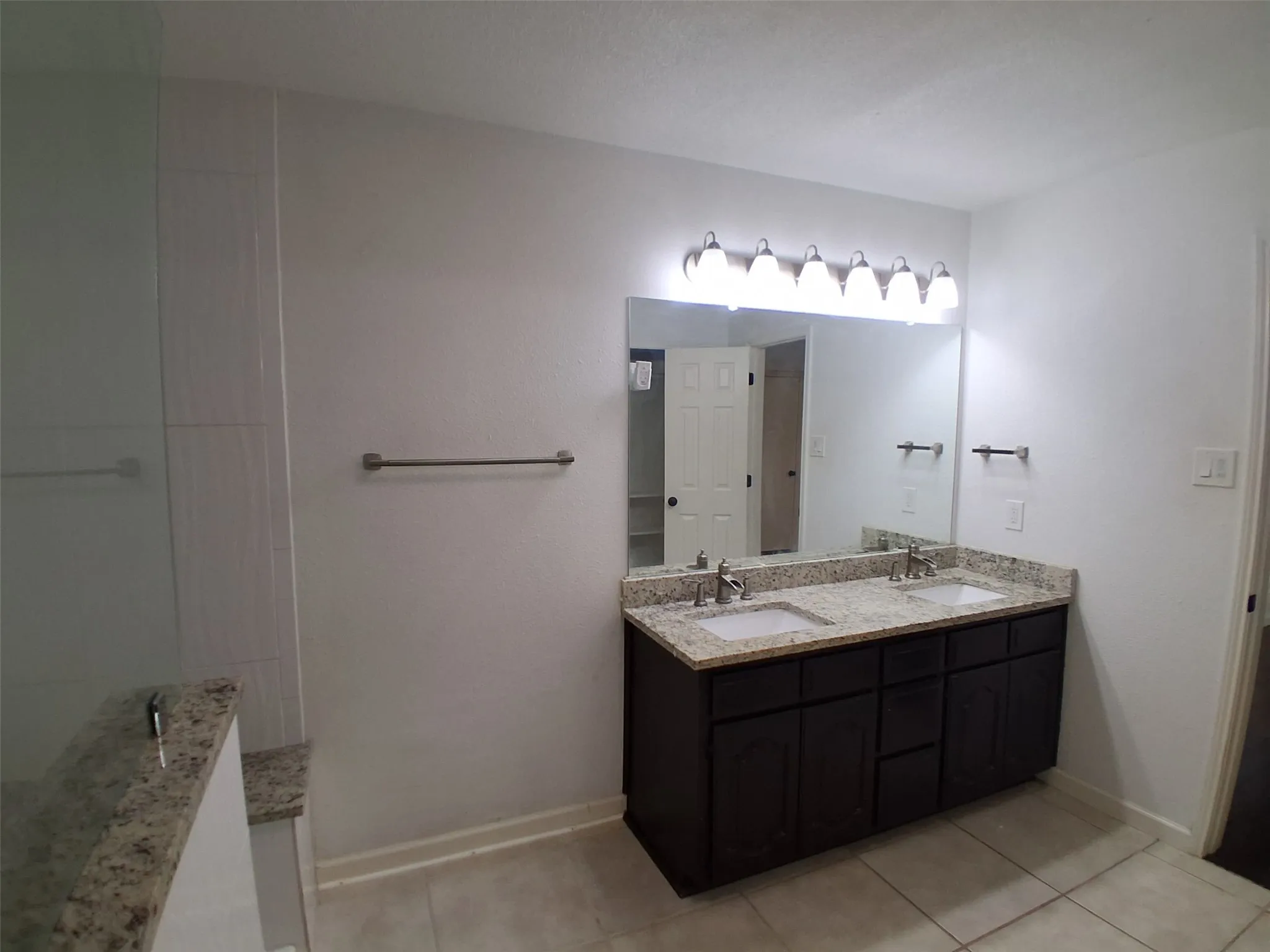 Single Family Residence For Rent in Tarrant County , 1503 Laguna Vista Way, Grapevine, Texas 76051, 3 Bedroom, 3 Bathroom, 2 Garage spaces, 1,616 Sqft, built in 1985, mls#21378437, Real Estate Agent in Grapevine, Homes For Rent in Tarrant county, Homes For Rent in Grapevine, Realtor in Grapevine Texas, Real Estate Brokerage Independent Realty Texas, Luminita Cordes Realtor
