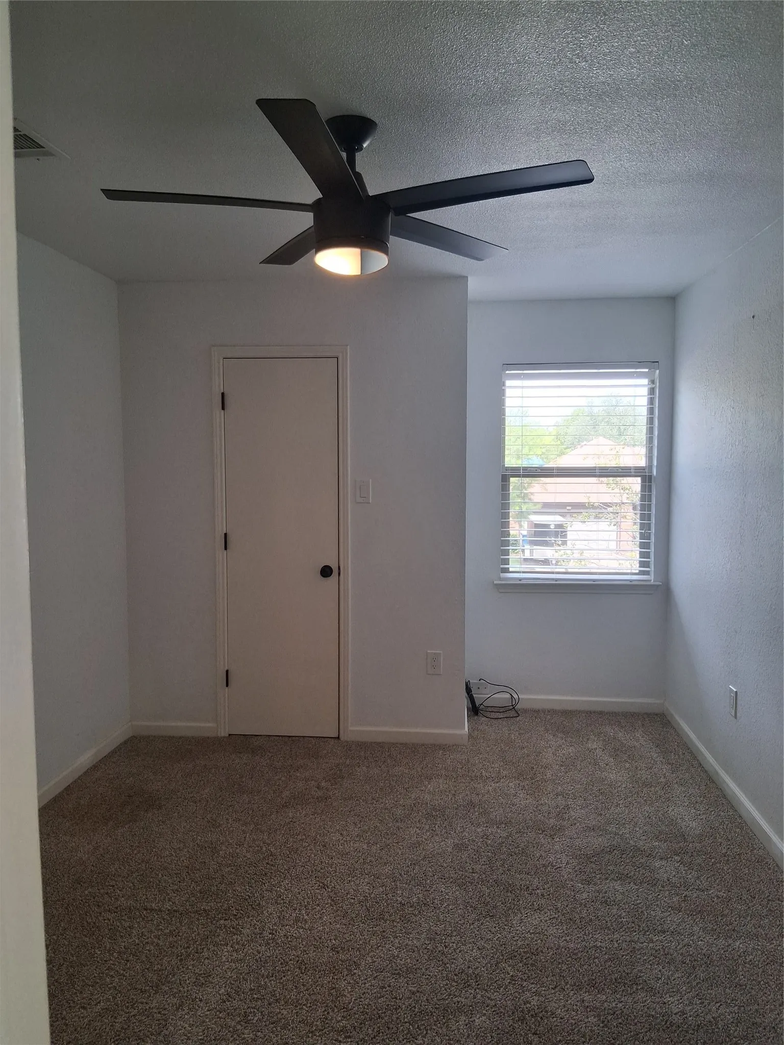 Single Family Residence For Rent in Tarrant County , 1503 Laguna Vista Way, Grapevine, Texas 76051, 3 Bedroom, 3 Bathroom, 2 Garage spaces, 1,616 Sqft, built in 1985, mls#21378437, Real Estate Agent in Grapevine, Homes For Rent in Tarrant county, Homes For Rent in Grapevine, Realtor in Grapevine Texas, Real Estate Brokerage Independent Realty Texas, Luminita Cordes Realtor