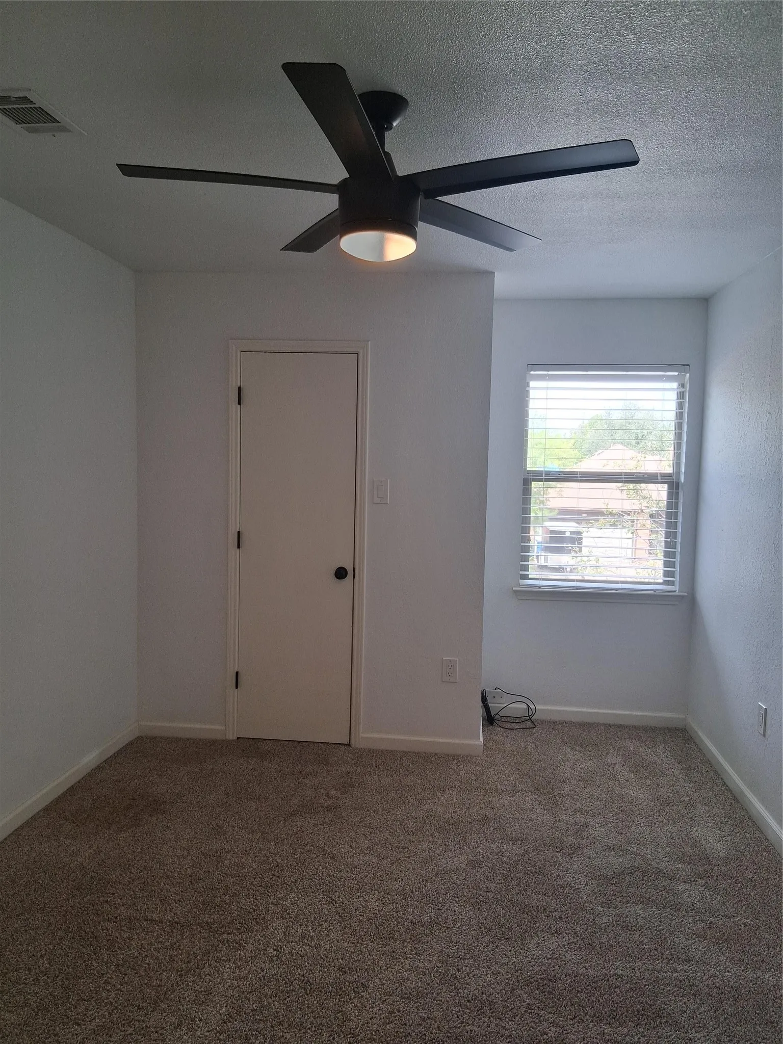 Single Family Residence For Rent in Tarrant County , 1503 Laguna Vista Way, Grapevine, Texas 76051, 3 Bedroom, 3 Bathroom, 2 Garage spaces, 1,616 Sqft, built in 1985, mls#21378437, Real Estate Agent in Grapevine, Homes For Rent in Tarrant county, Homes For Rent in Grapevine, Realtor in Grapevine Texas, Real Estate Brokerage Independent Realty Texas, Luminita Cordes Realtor