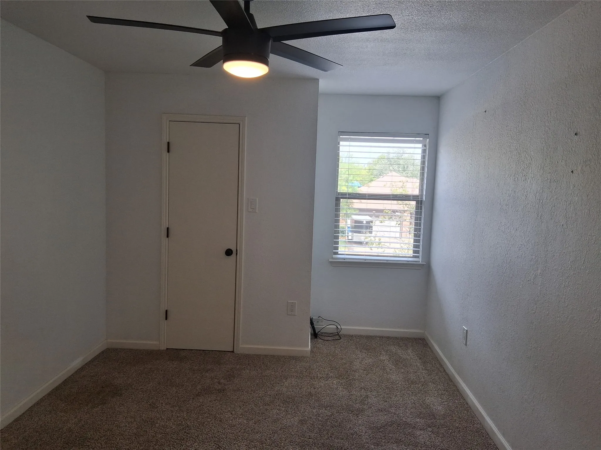 Single Family Residence For Rent in Tarrant County , 1503 Laguna Vista Way, Grapevine, Texas 76051, 3 Bedroom, 3 Bathroom, 2 Garage spaces, 1,616 Sqft, built in 1985, mls#21378437, Real Estate Agent in Grapevine, Homes For Rent in Tarrant county, Homes For Rent in Grapevine, Realtor in Grapevine Texas, Real Estate Brokerage Independent Realty Texas, Luminita Cordes Realtor