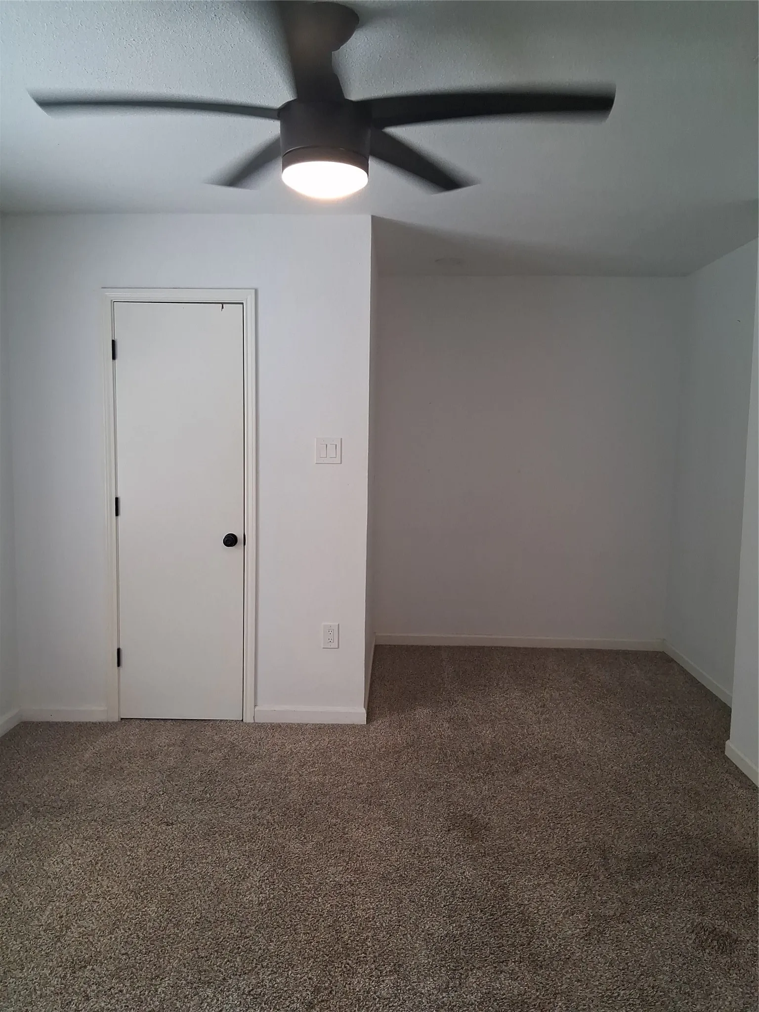 Single Family Residence For Rent in Tarrant County , 1503 Laguna Vista Way, Grapevine, Texas 76051, 3 Bedroom, 3 Bathroom, 2 Garage spaces, 1,616 Sqft, built in 1985, mls#21378437, Real Estate Agent in Grapevine, Homes For Rent in Tarrant county, Homes For Rent in Grapevine, Realtor in Grapevine Texas, Real Estate Brokerage Independent Realty Texas, Luminita Cordes Realtor