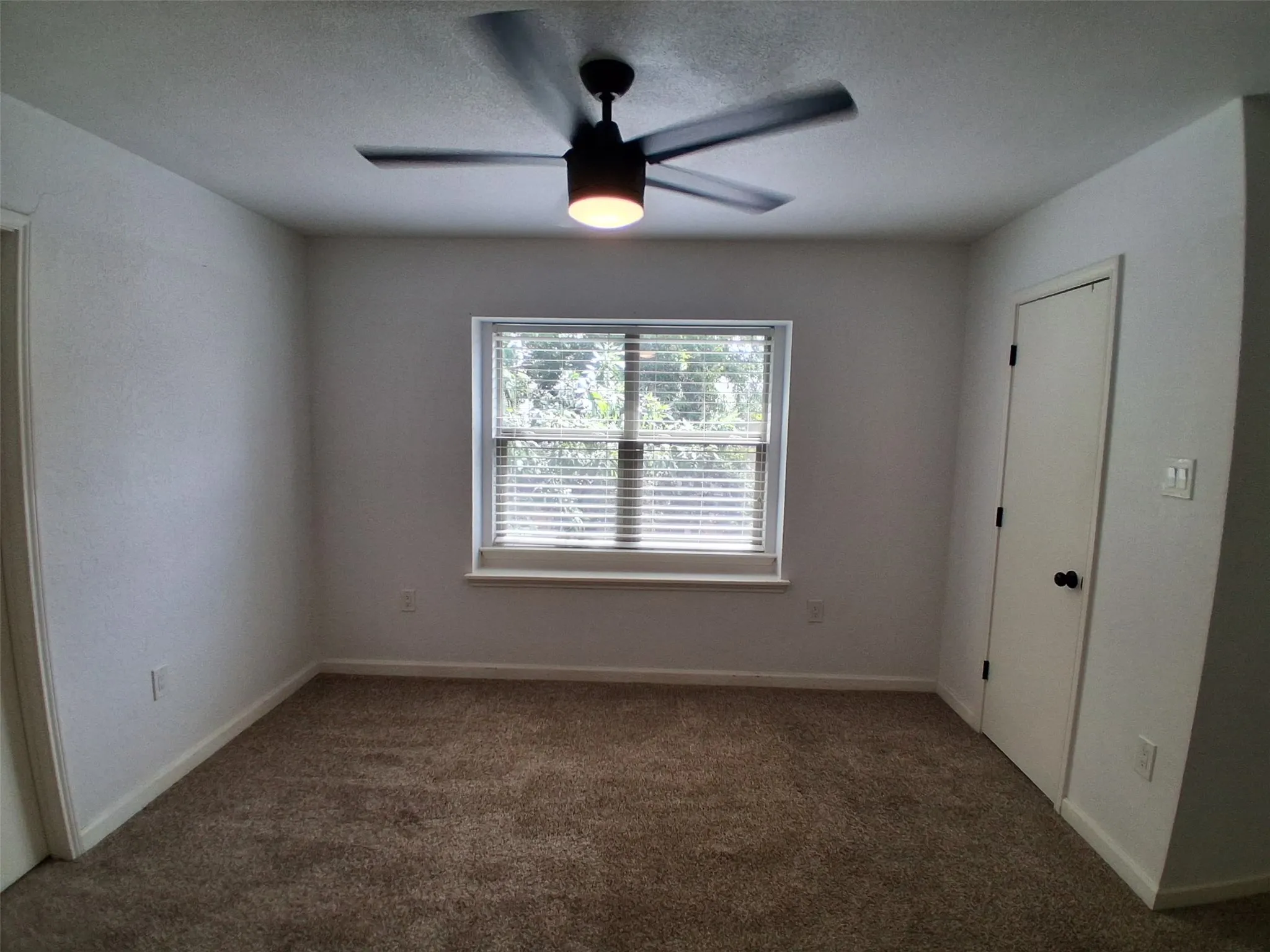 Single Family Residence For Rent in Tarrant County , 1503 Laguna Vista Way, Grapevine, Texas 76051, 3 Bedroom, 3 Bathroom, 2 Garage spaces, 1,616 Sqft, built in 1985, mls#21378437, Real Estate Agent in Grapevine, Homes For Rent in Tarrant county, Homes For Rent in Grapevine, Realtor in Grapevine Texas, Real Estate Brokerage Independent Realty Texas, Luminita Cordes Realtor
