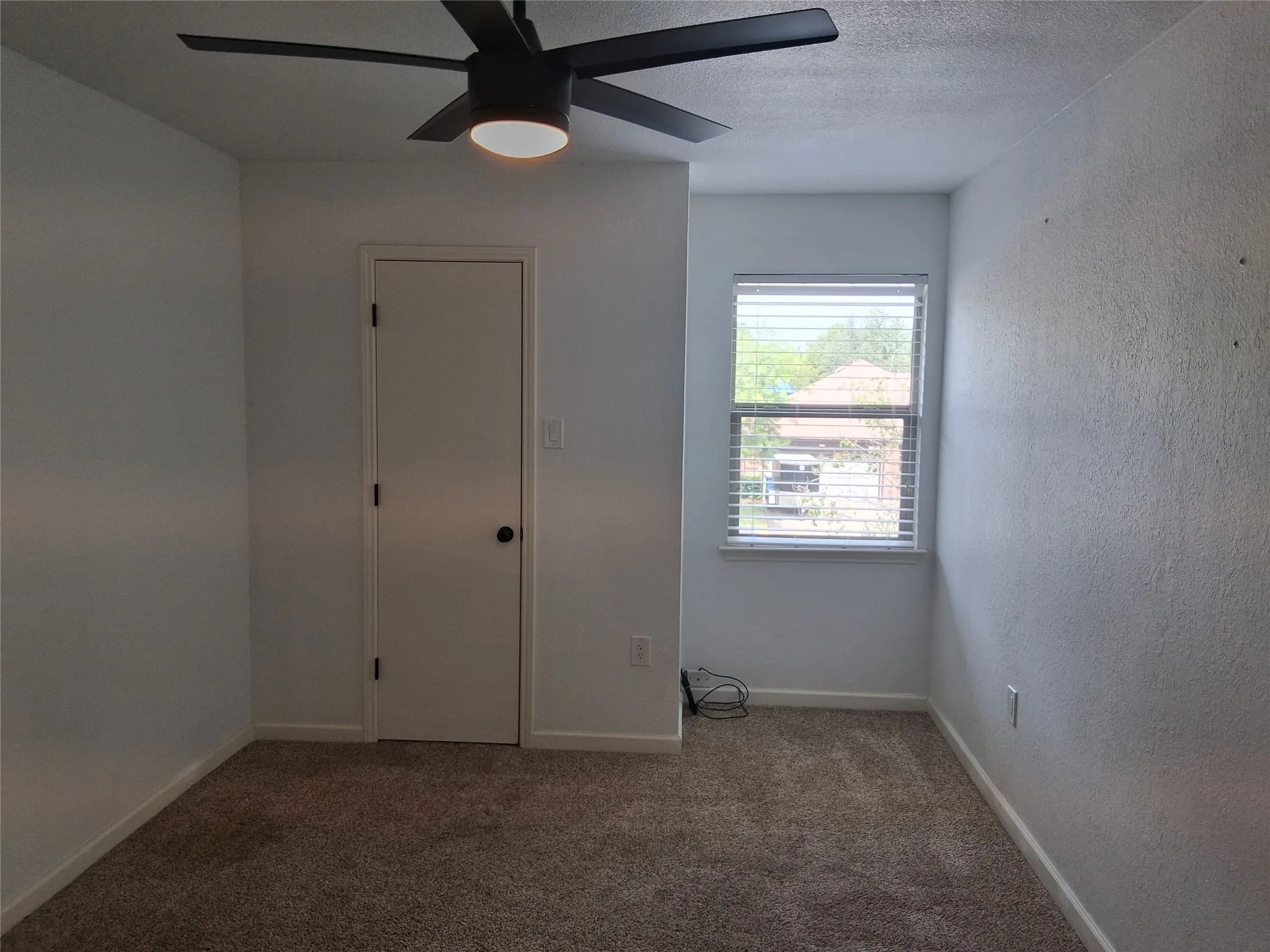 Single Family Residence For Rent in Tarrant County , 1503 Laguna Vista Way, Grapevine, Texas 76051, 3 Bedroom, 3 Bathroom, 2 Garage spaces, 1,616 Sqft, built in 1985, mls#21378437, Real Estate Agent in Grapevine, Homes For Rent in Tarrant county, Homes For Rent in Grapevine, Realtor in Grapevine Texas, Real Estate Brokerage Independent Realty Texas, Luminita Cordes Realtor
