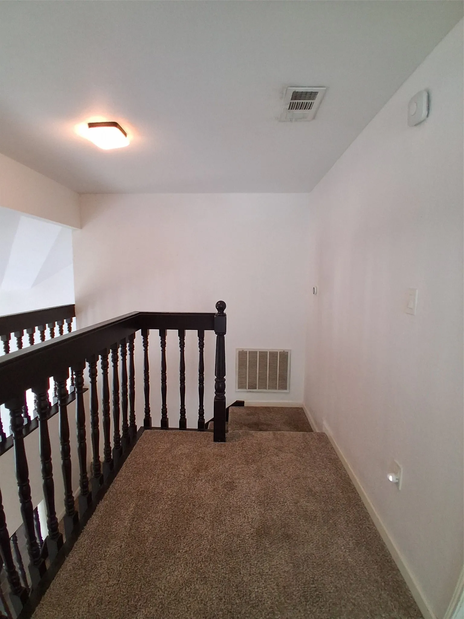 Single Family Residence For Rent in Tarrant County , 1503 Laguna Vista Way, Grapevine, Texas 76051, 3 Bedroom, 3 Bathroom, 2 Garage spaces, 1,616 Sqft, built in 1985, mls#21378437, Real Estate Agent in Grapevine, Homes For Rent in Tarrant county, Homes For Rent in Grapevine, Realtor in Grapevine Texas, Real Estate Brokerage Independent Realty Texas, Luminita Cordes Realtor