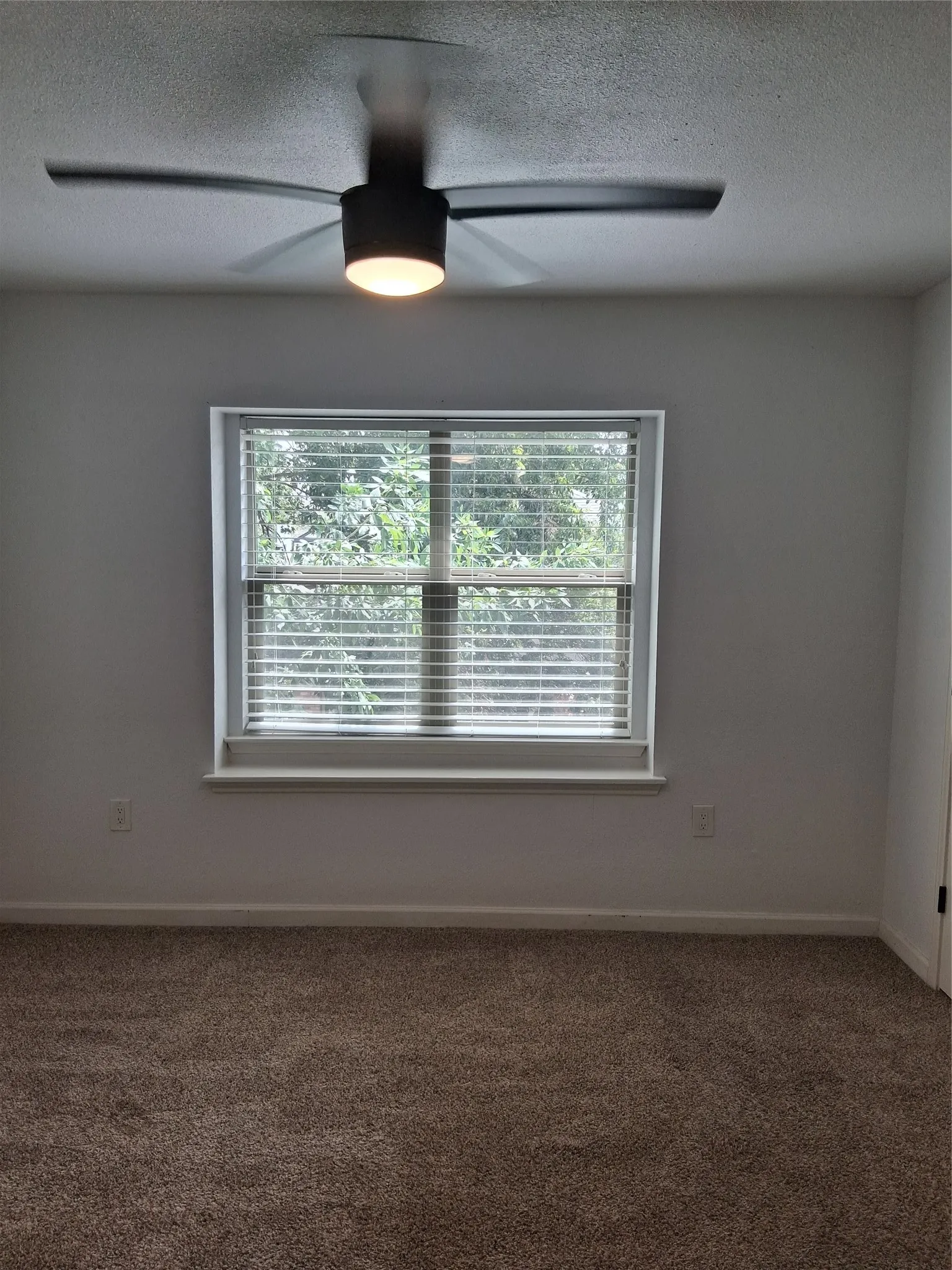 Single Family Residence For Rent in Tarrant County , 1503 Laguna Vista Way, Grapevine, Texas 76051, 3 Bedroom, 3 Bathroom, 2 Garage spaces, 1,616 Sqft, built in 1985, mls#21378437, Real Estate Agent in Grapevine, Homes For Rent in Tarrant county, Homes For Rent in Grapevine, Realtor in Grapevine Texas, Real Estate Brokerage Independent Realty Texas, Luminita Cordes Realtor
