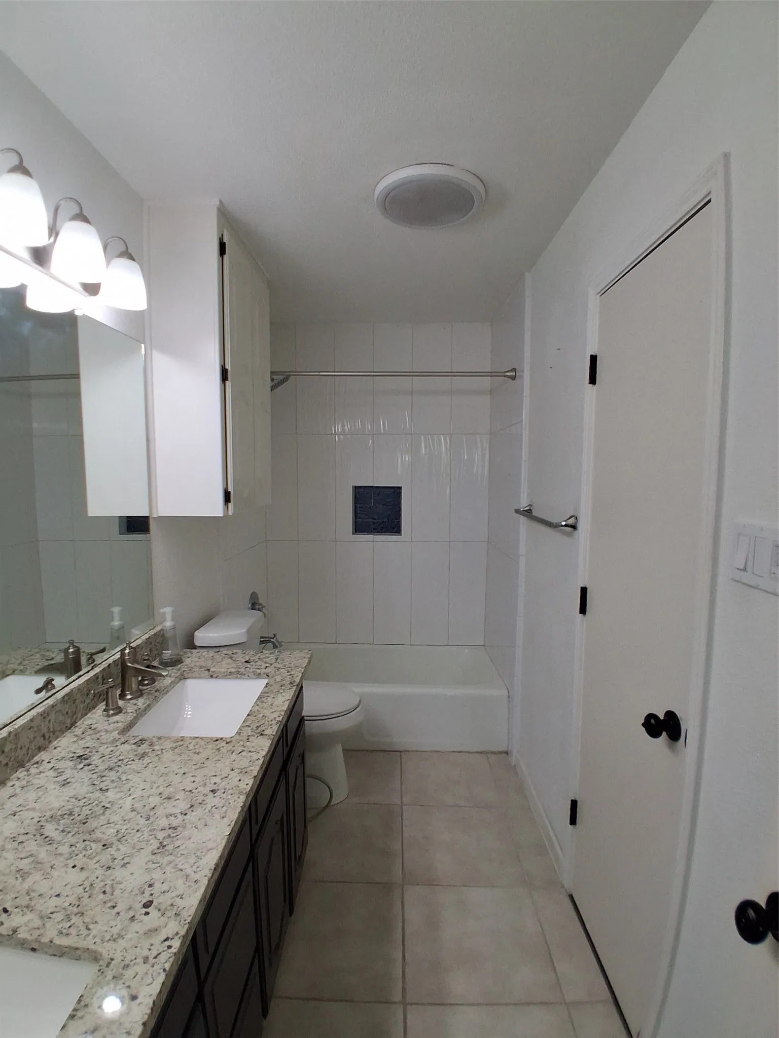 Single Family Residence For Rent in Tarrant County , 1503 Laguna Vista Way, Grapevine, Texas 76051, 3 Bedroom, 3 Bathroom, 2 Garage spaces, 1,616 Sqft, built in 1985, mls#21378437, Real Estate Agent in Grapevine, Homes For Rent in Tarrant county, Homes For Rent in Grapevine, Realtor in Grapevine Texas, Real Estate Brokerage Independent Realty Texas, Luminita Cordes Realtor