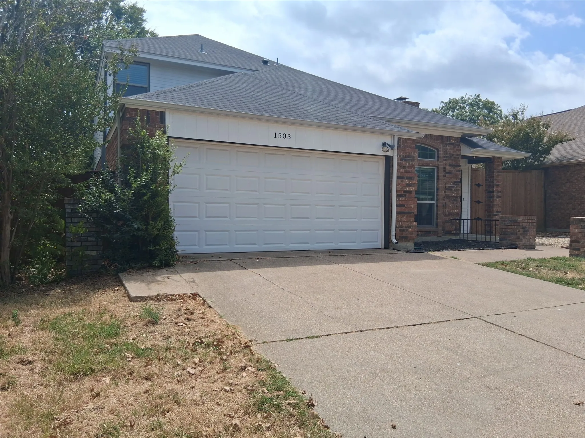 Single Family Residence For Rent in Tarrant County , 1503 Laguna Vista Way, Grapevine, Texas 76051, 3 Bedroom, 3 Bathroom, 2 Garage spaces, 1,616 Sqft, built in 1985, mls#21378437, Real Estate Agent in Grapevine, Homes For Rent in Tarrant county, Homes For Rent in Grapevine, Realtor in Grapevine Texas, Real Estate Brokerage Independent Realty Texas, Luminita Cordes Realtor