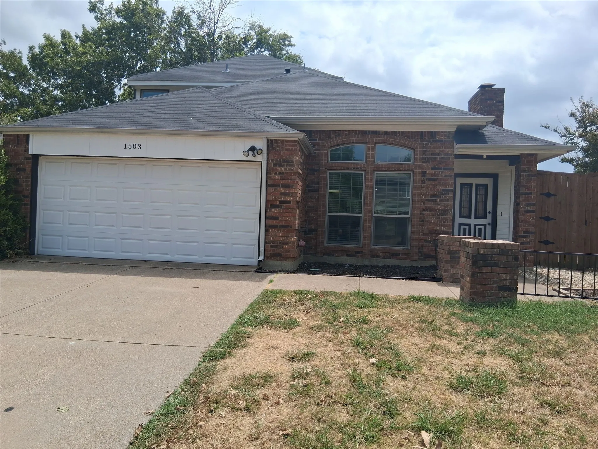 Single Family Residence For Rent in Tarrant County , 1503 Laguna Vista Way, Grapevine, Texas 76051, 3 Bedroom, 3 Bathroom, 2 Garage spaces, 1,616 Sqft, built in 1985, mls#21378437, Real Estate Agent in Grapevine, Homes For Rent in Tarrant county, Homes For Rent in Grapevine, Realtor in Grapevine Texas, Real Estate Brokerage Independent Realty Texas, Luminita Cordes Realtor