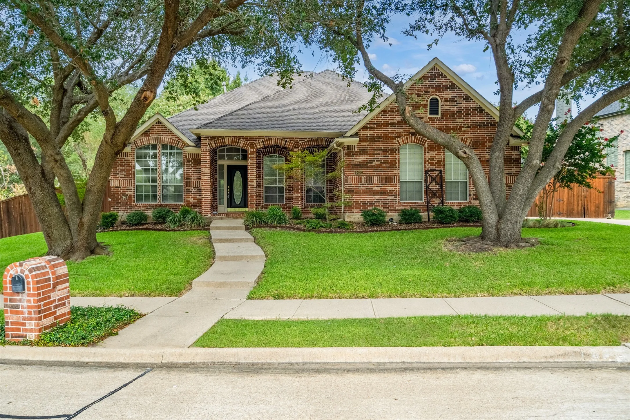 Single Family Residence For Sale in Dallas County , 4405 Ridgecove Drive, Rowlett, Texas 75088, 5 Bedroom, 3 Bathroom, 2 Garage spaces, 3,219 Sqft, built in 2000, mls#21378430, Real Estate Agent in Rowlett, Homes For Sale in Dallas county, Homes For Sale in Rowlett, Realtor in Rowlett Texas, Real Estate Brokerage Independent Realty Texas, Luminita Cordes Realtor