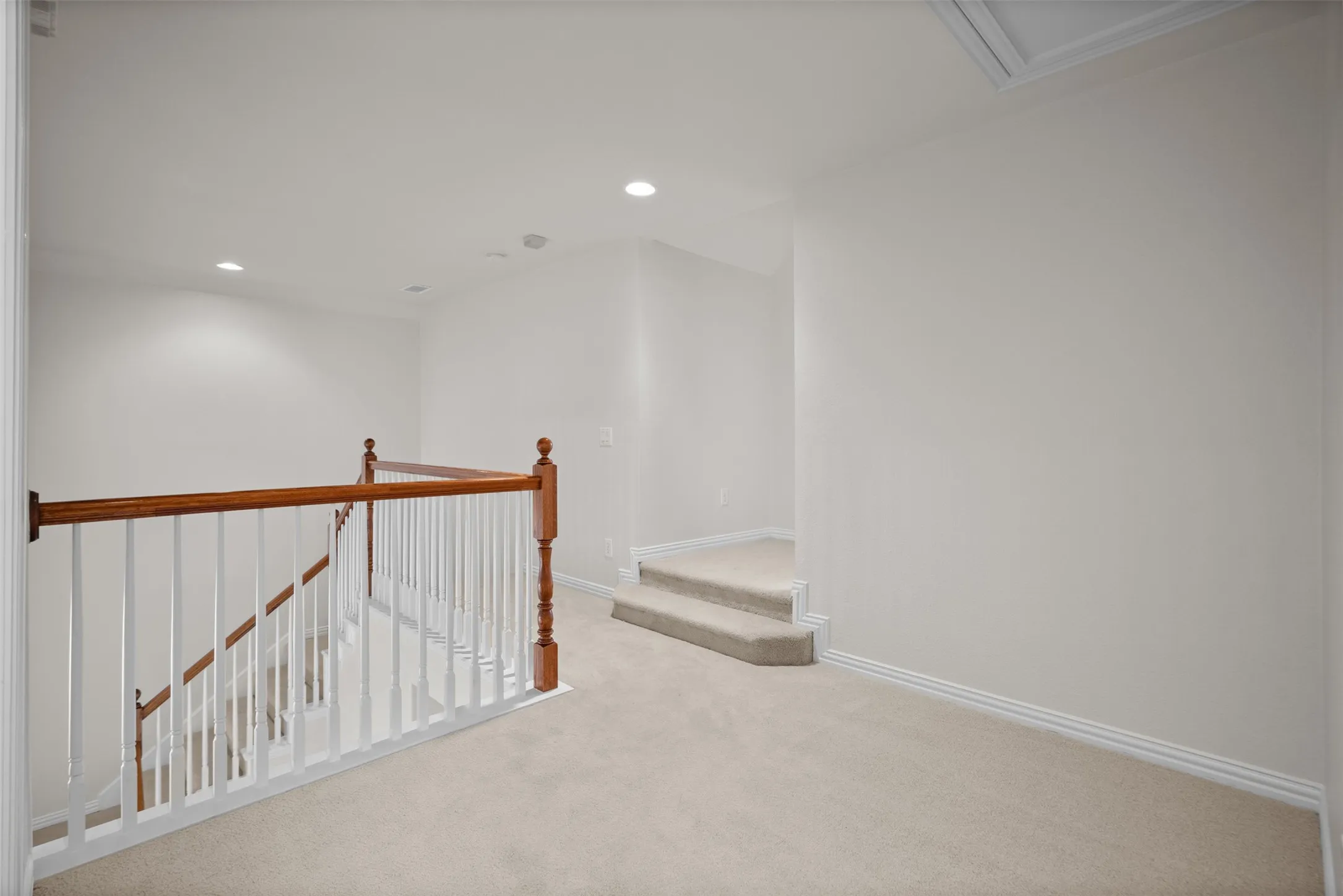 Single Family Residence For Sale in Dallas County , 4405 Ridgecove Drive, Rowlett, Texas 75088, 5 Bedroom, 3 Bathroom, 2 Garage spaces, 3,219 Sqft, built in 2000, mls#21378430, Real Estate Agent in Rowlett, Homes For Sale in Dallas county, Homes For Sale in Rowlett, Realtor in Rowlett Texas, Real Estate Brokerage Independent Realty Texas, Luminita Cordes Realtor