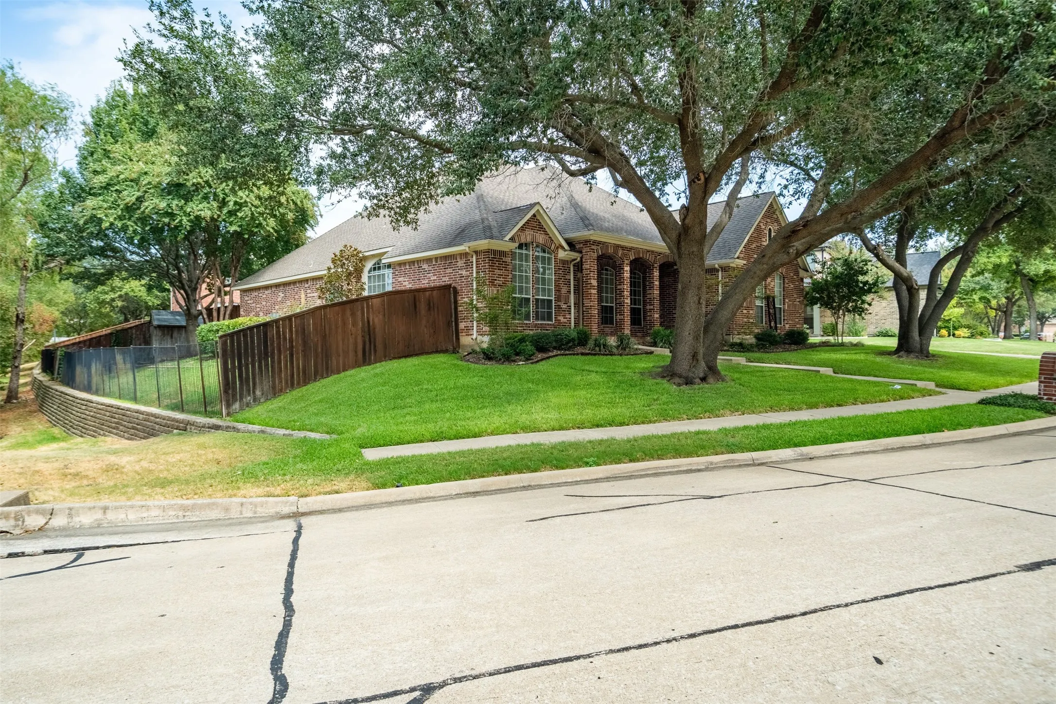 Single Family Residence For Sale in Dallas County , 4405 Ridgecove Drive, Rowlett, Texas 75088, 5 Bedroom, 3 Bathroom, 2 Garage spaces, 3,219 Sqft, built in 2000, mls#21378430, Real Estate Agent in Rowlett, Homes For Sale in Dallas county, Homes For Sale in Rowlett, Realtor in Rowlett Texas, Real Estate Brokerage Independent Realty Texas, Luminita Cordes Realtor
