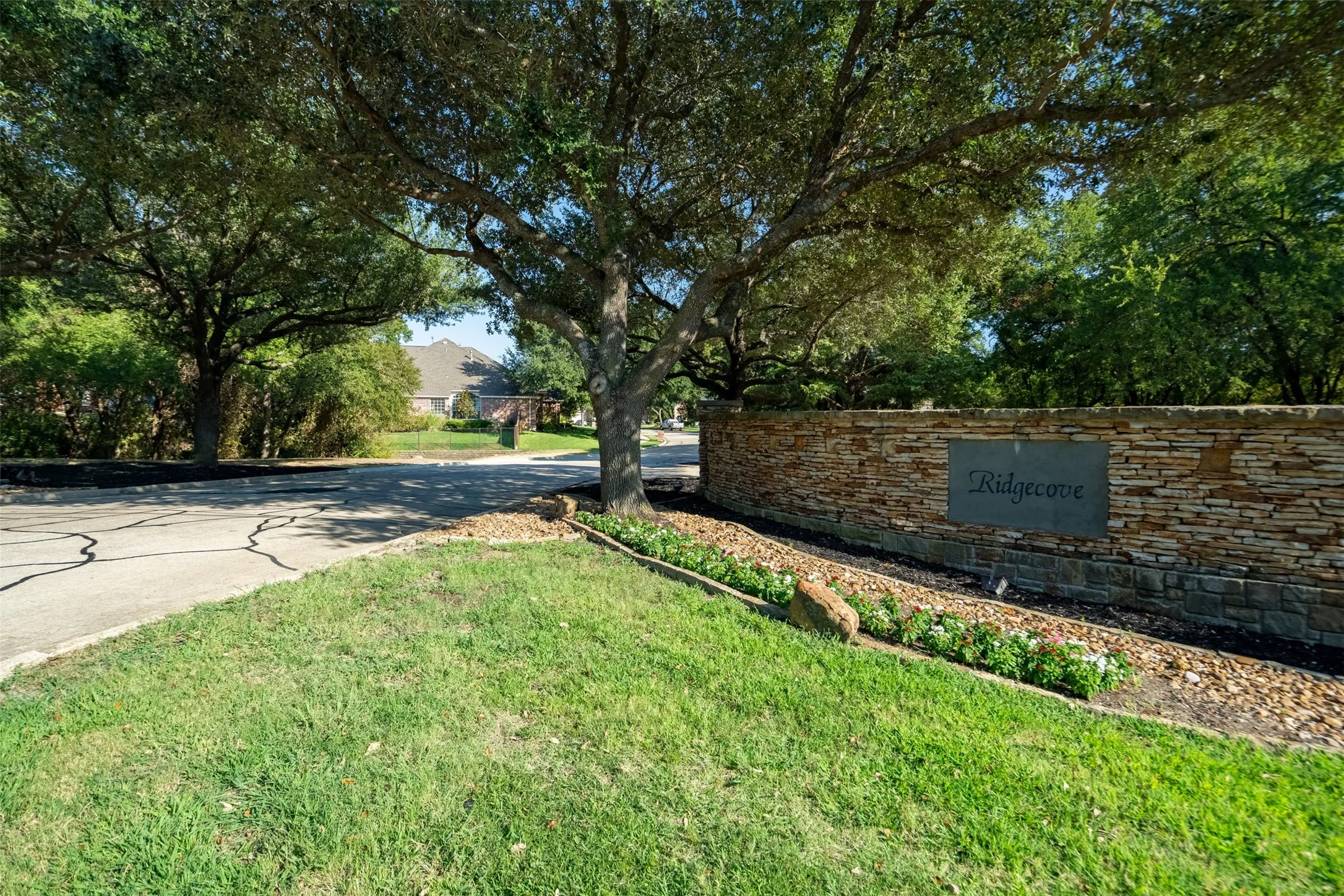 Single Family Residence For Sale in Dallas County , 4405 Ridgecove Drive, Rowlett, Texas 75088, 5 Bedroom, 3 Bathroom, 2 Garage spaces, 3,219 Sqft, built in 2000, mls#21378430, Real Estate Agent in Rowlett, Homes For Sale in Dallas county, Homes For Sale in Rowlett, Realtor in Rowlett Texas, Real Estate Brokerage Independent Realty Texas, Luminita Cordes Realtor