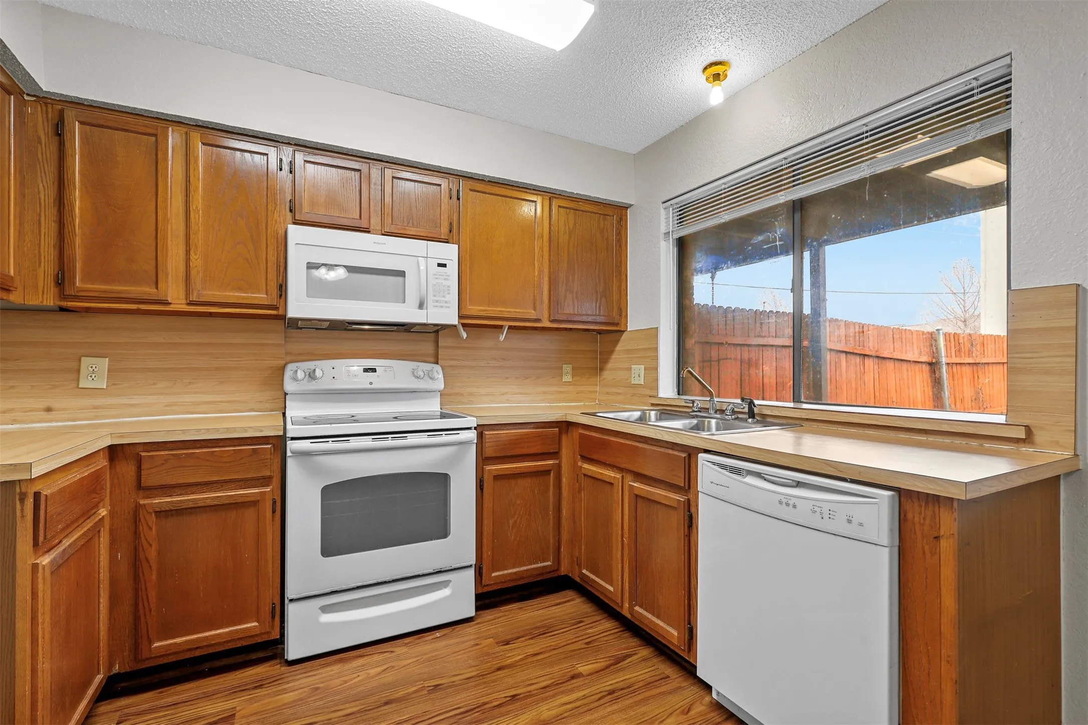 Apartment For Rent in Tarrant County , 800 Bluebonnet Drive B, Keller, Texas 76248, 1 Bedroom, 2 Bathroom, Garage spaces, 3,878 Sqft, built in 1985, mls#21378998, Real Estate Agent in Keller, Homes For Rent in Tarrant county, Homes For Rent in Keller, Realtor in Keller Texas, Real Estate Brokerage Independent Realty Texas, Luminita Cordes Realtor