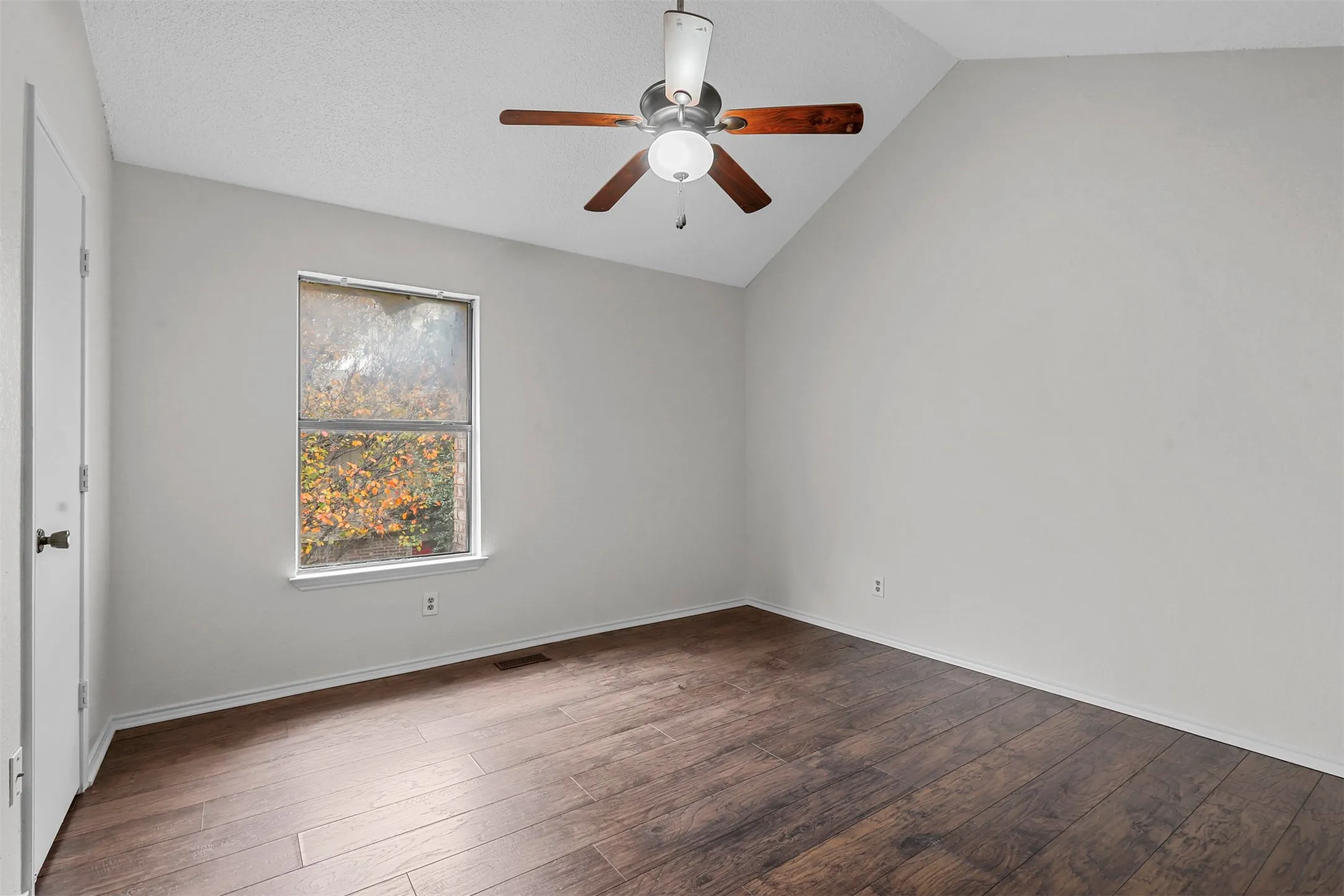 Apartment For Rent in Tarrant County , 800 Bluebonnet Drive B, Keller, Texas 76248, 1 Bedroom, 2 Bathroom, Garage spaces, 3,878 Sqft, built in 1985, mls#21378998, Real Estate Agent in Keller, Homes For Rent in Tarrant county, Homes For Rent in Keller, Realtor in Keller Texas, Real Estate Brokerage Independent Realty Texas, Luminita Cordes Realtor