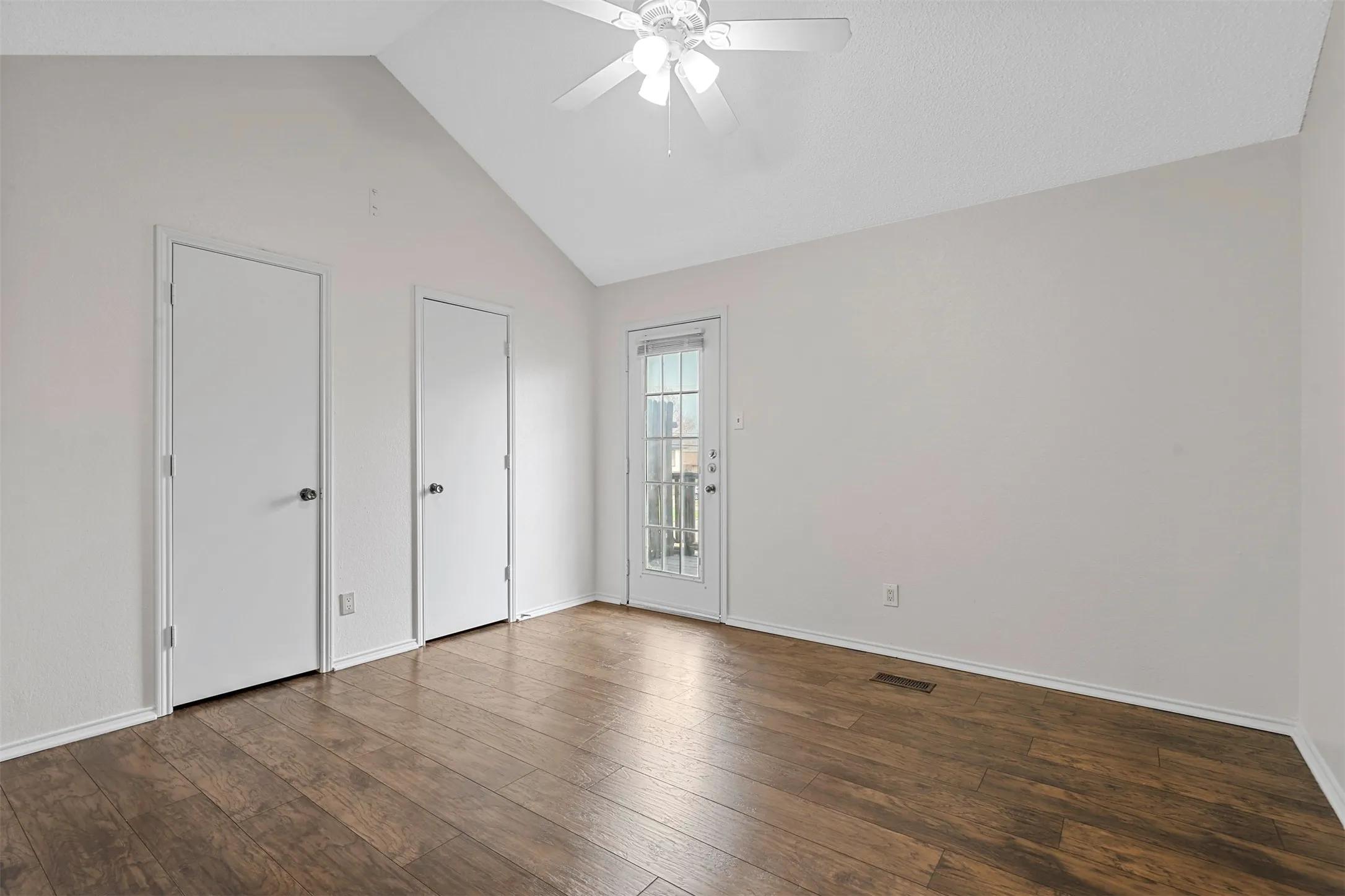 Apartment For Rent in Tarrant County , 800 Bluebonnet Drive B, Keller, Texas 76248, 1 Bedroom, 2 Bathroom, Garage spaces, 3,878 Sqft, built in 1985, mls#21378998, Real Estate Agent in Keller, Homes For Rent in Tarrant county, Homes For Rent in Keller, Realtor in Keller Texas, Real Estate Brokerage Independent Realty Texas, Luminita Cordes Realtor