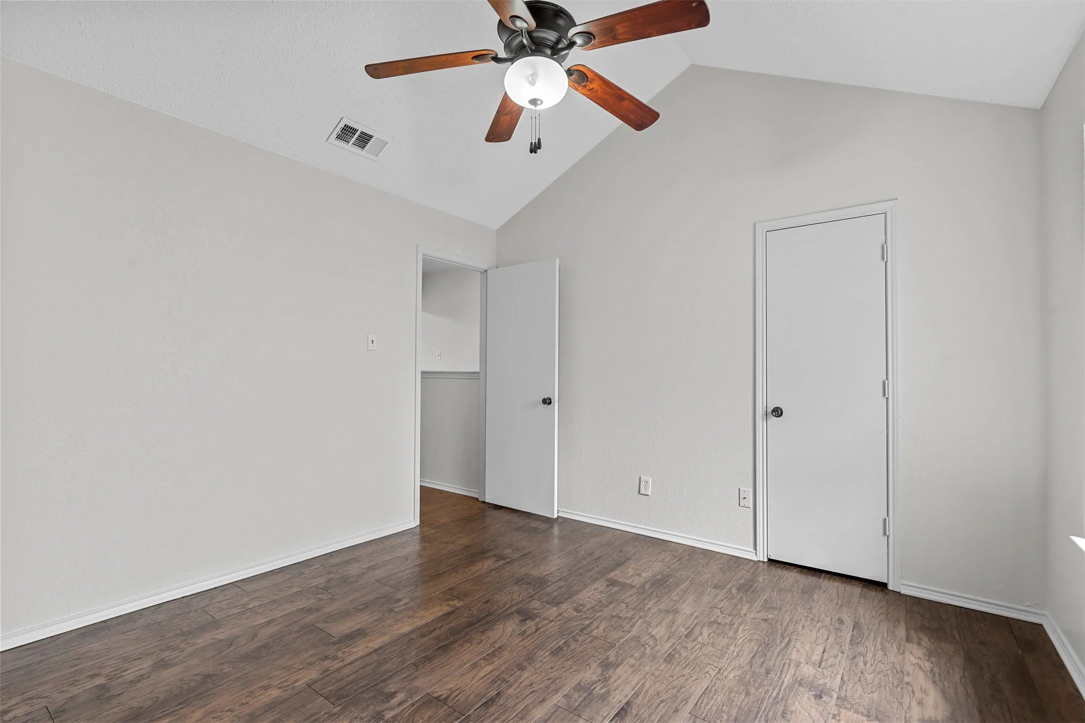 Apartment For Rent in Tarrant County , 800 Bluebonnet Drive B, Keller, Texas 76248, 1 Bedroom, 2 Bathroom, Garage spaces, 3,878 Sqft, built in 1985, mls#21378998, Real Estate Agent in Keller, Homes For Rent in Tarrant county, Homes For Rent in Keller, Realtor in Keller Texas, Real Estate Brokerage Independent Realty Texas, Luminita Cordes Realtor