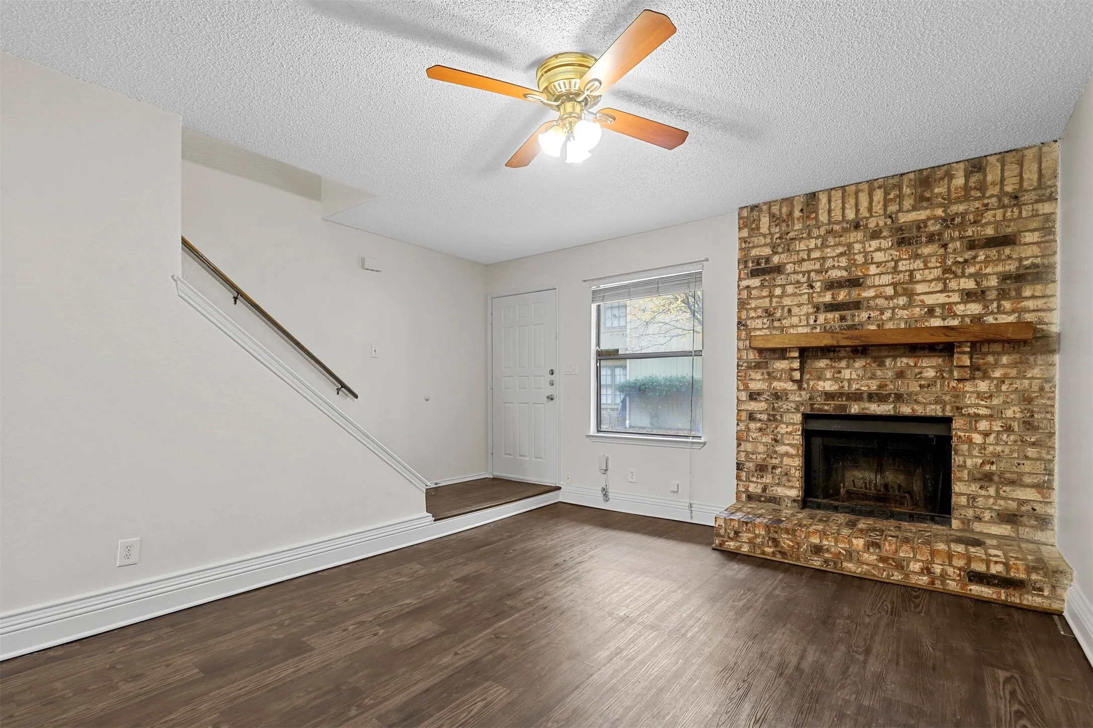 Apartment For Rent in Tarrant County , 800 Bluebonnet Drive B, Keller, Texas 76248, 1 Bedroom, 2 Bathroom, Garage spaces, 3,878 Sqft, built in 1985, mls#21378998, Real Estate Agent in Keller, Homes For Rent in Tarrant county, Homes For Rent in Keller, Realtor in Keller Texas, Real Estate Brokerage Independent Realty Texas, Luminita Cordes Realtor