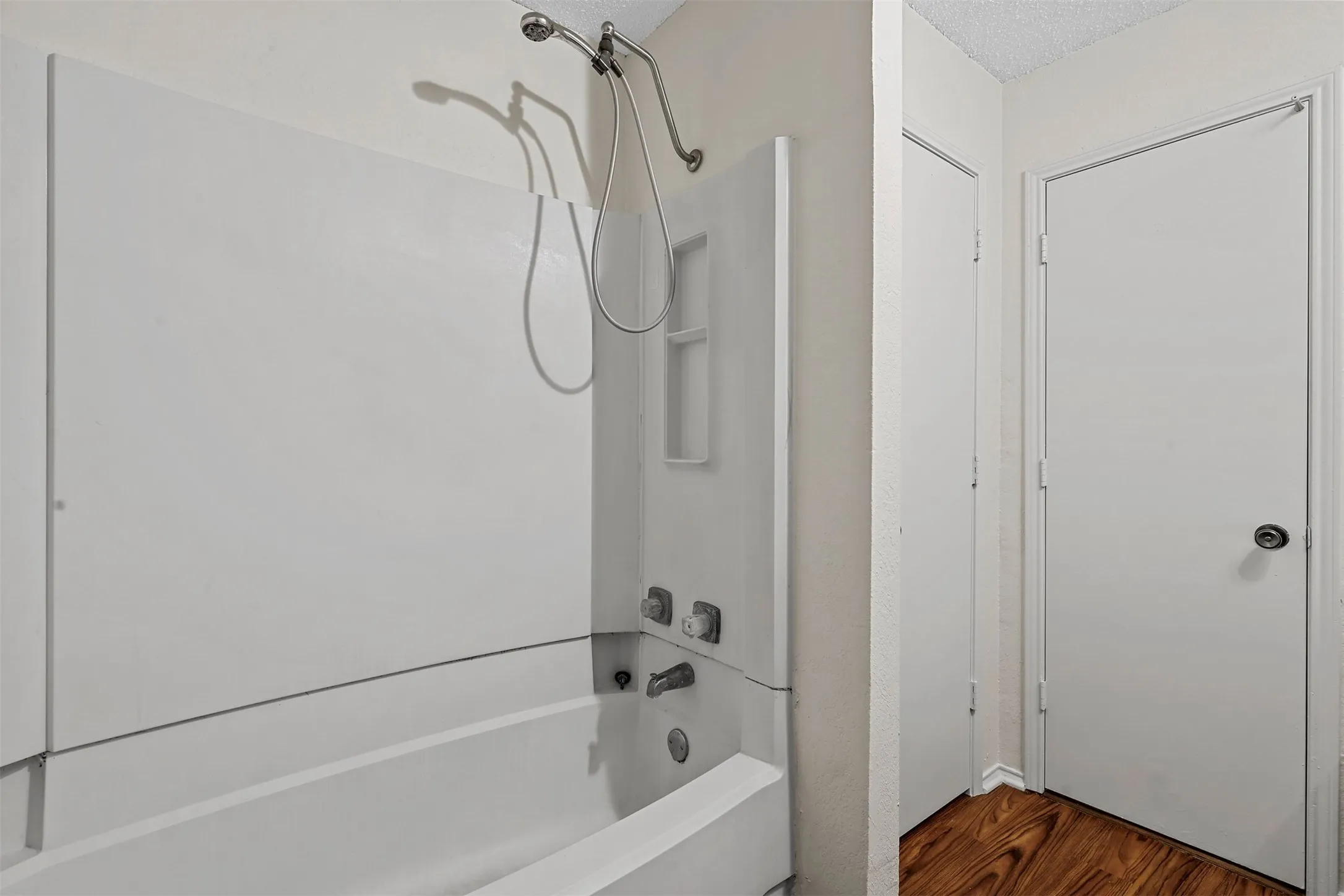 Apartment For Rent in Tarrant County , 800 Bluebonnet Drive B, Keller, Texas 76248, 1 Bedroom, 2 Bathroom, Garage spaces, 3,878 Sqft, built in 1985, mls#21378998, Real Estate Agent in Keller, Homes For Rent in Tarrant county, Homes For Rent in Keller, Realtor in Keller Texas, Real Estate Brokerage Independent Realty Texas, Luminita Cordes Realtor