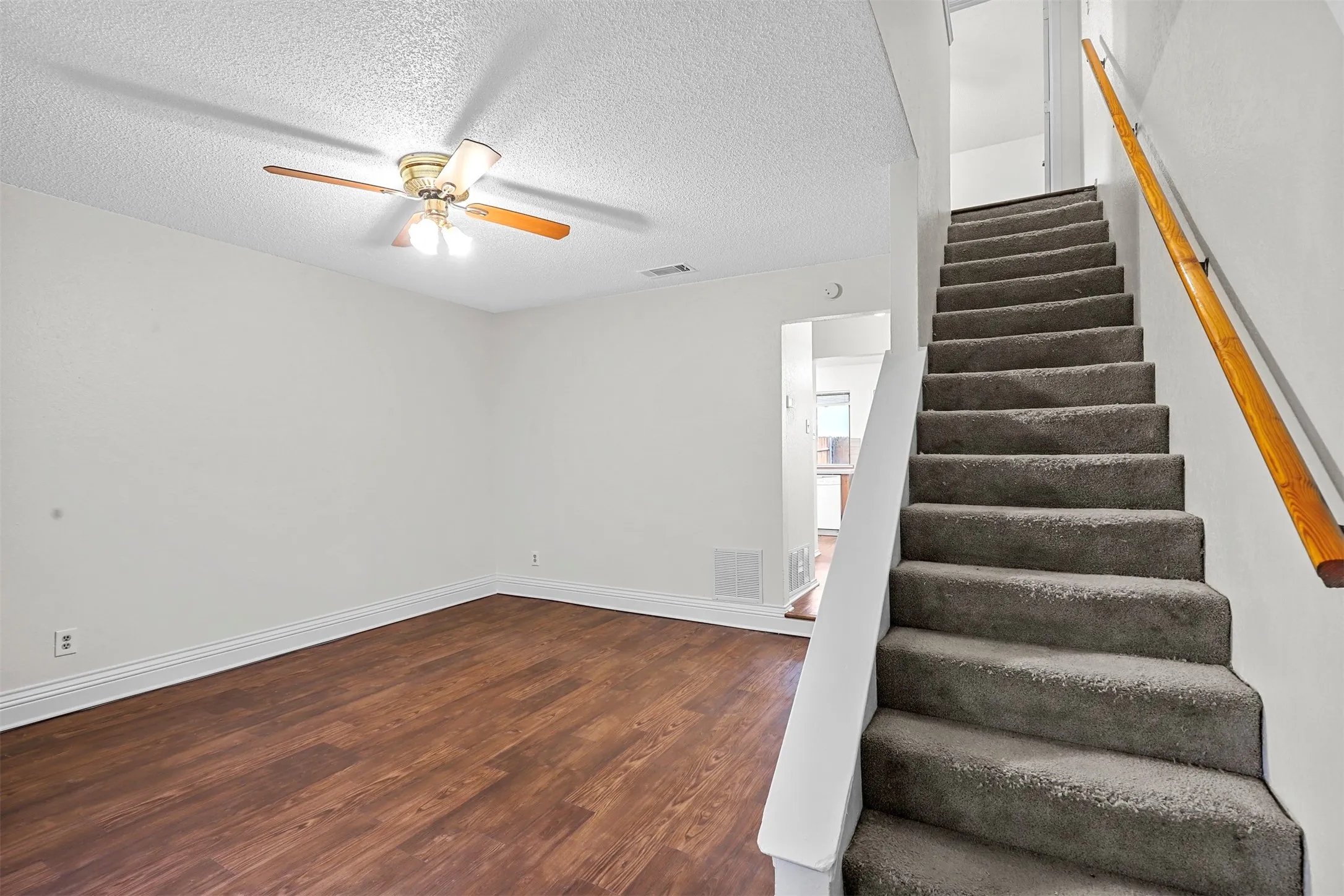 Apartment For Rent in Tarrant County , 800 Bluebonnet Drive B, Keller, Texas 76248, 1 Bedroom, 2 Bathroom, Garage spaces, 3,878 Sqft, built in 1985, mls#21378998, Real Estate Agent in Keller, Homes For Rent in Tarrant county, Homes For Rent in Keller, Realtor in Keller Texas, Real Estate Brokerage Independent Realty Texas, Luminita Cordes Realtor