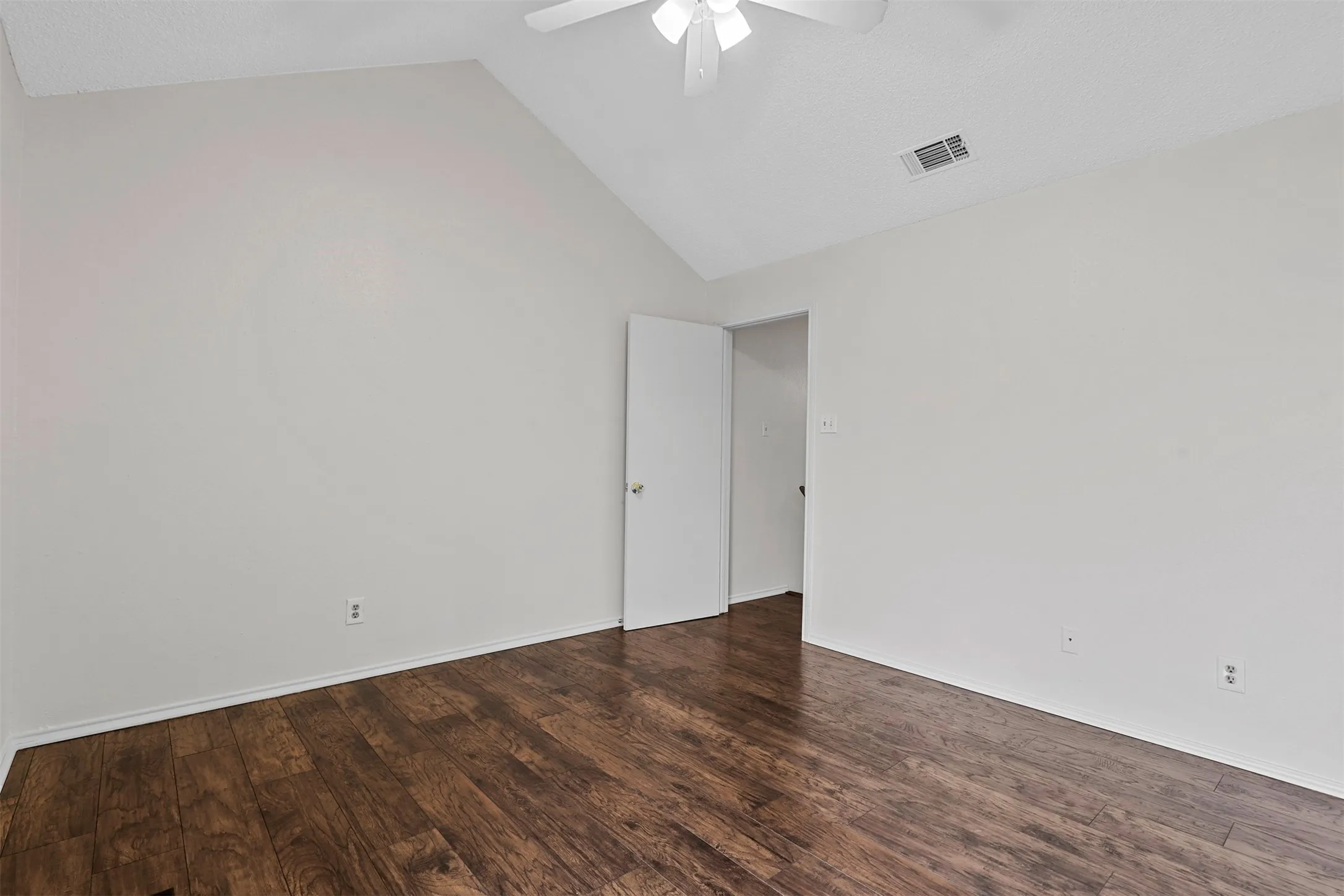 Apartment For Rent in Tarrant County , 800 Bluebonnet Drive B, Keller, Texas 76248, 1 Bedroom, 2 Bathroom, Garage spaces, 3,878 Sqft, built in 1985, mls#21378998, Real Estate Agent in Keller, Homes For Rent in Tarrant county, Homes For Rent in Keller, Realtor in Keller Texas, Real Estate Brokerage Independent Realty Texas, Luminita Cordes Realtor