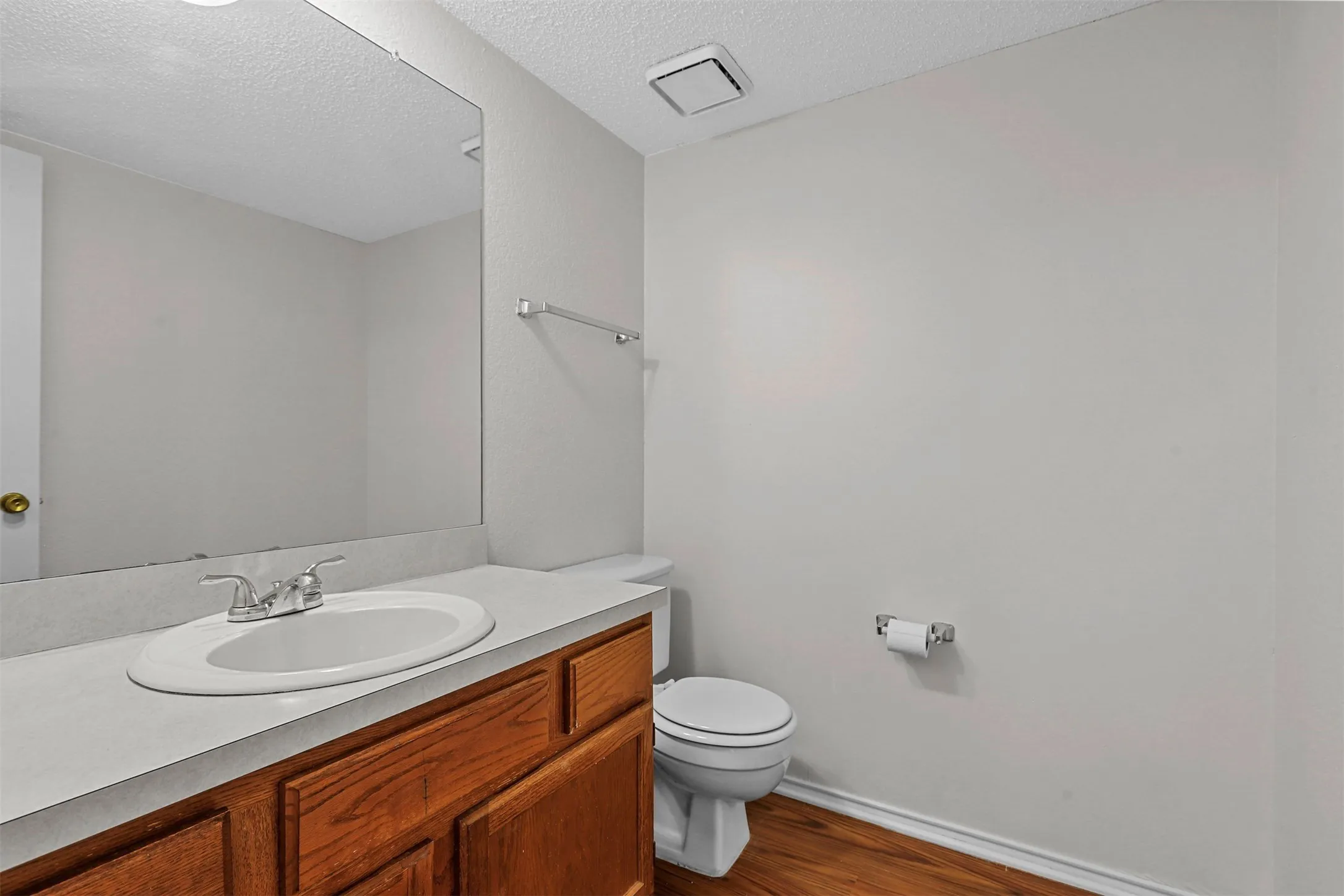 Apartment For Rent in Tarrant County , 800 Bluebonnet Drive B, Keller, Texas 76248, 1 Bedroom, 2 Bathroom, Garage spaces, 3,878 Sqft, built in 1985, mls#21378998, Real Estate Agent in Keller, Homes For Rent in Tarrant county, Homes For Rent in Keller, Realtor in Keller Texas, Real Estate Brokerage Independent Realty Texas, Luminita Cordes Realtor