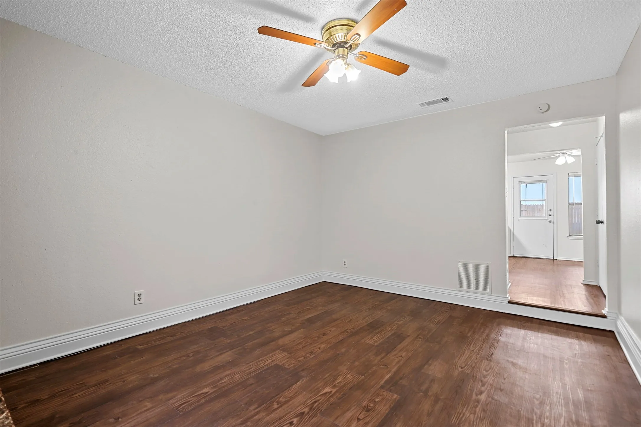 Apartment For Rent in Tarrant County , 800 Bluebonnet Drive B, Keller, Texas 76248, 1 Bedroom, 2 Bathroom, Garage spaces, 3,878 Sqft, built in 1985, mls#21378998, Real Estate Agent in Keller, Homes For Rent in Tarrant county, Homes For Rent in Keller, Realtor in Keller Texas, Real Estate Brokerage Independent Realty Texas, Luminita Cordes Realtor