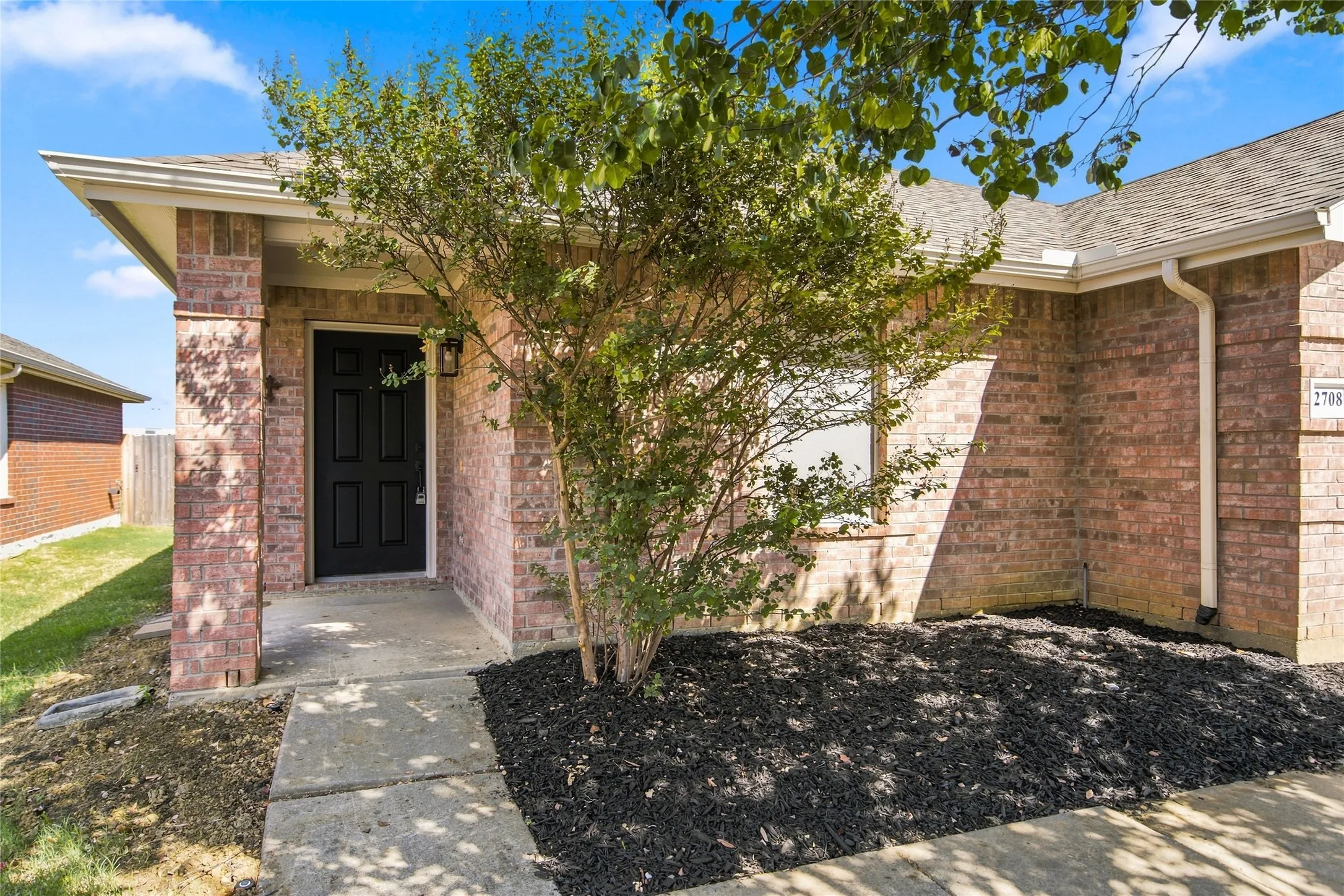 Single Family Residence For Sale in Denton County , 2708 Morning Song Drive, Little Elm, Texas 75068, 3 Bedroom, 2 Bathroom, 2 Garage spaces, 1,615 Sqft, built in 2005, mls#21377195, Real Estate Agent in Little Elm, Homes For Sale in Denton county, Homes For Sale in Little Elm, Realtor in Little Elm Texas, Real Estate Brokerage Independent Realty Texas, Luminita Cordes Realtor
